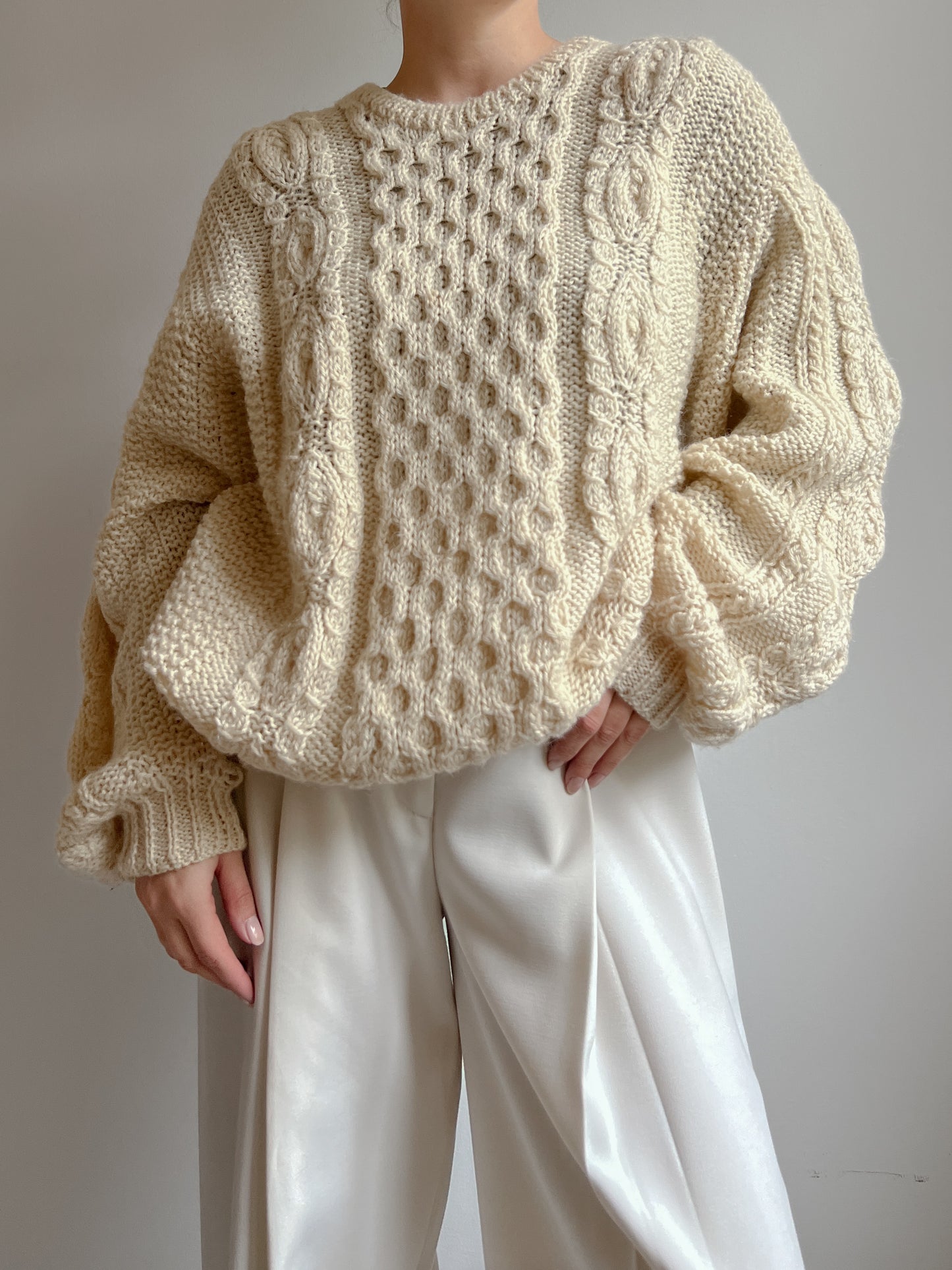 Pure wool embroidered ivory pull