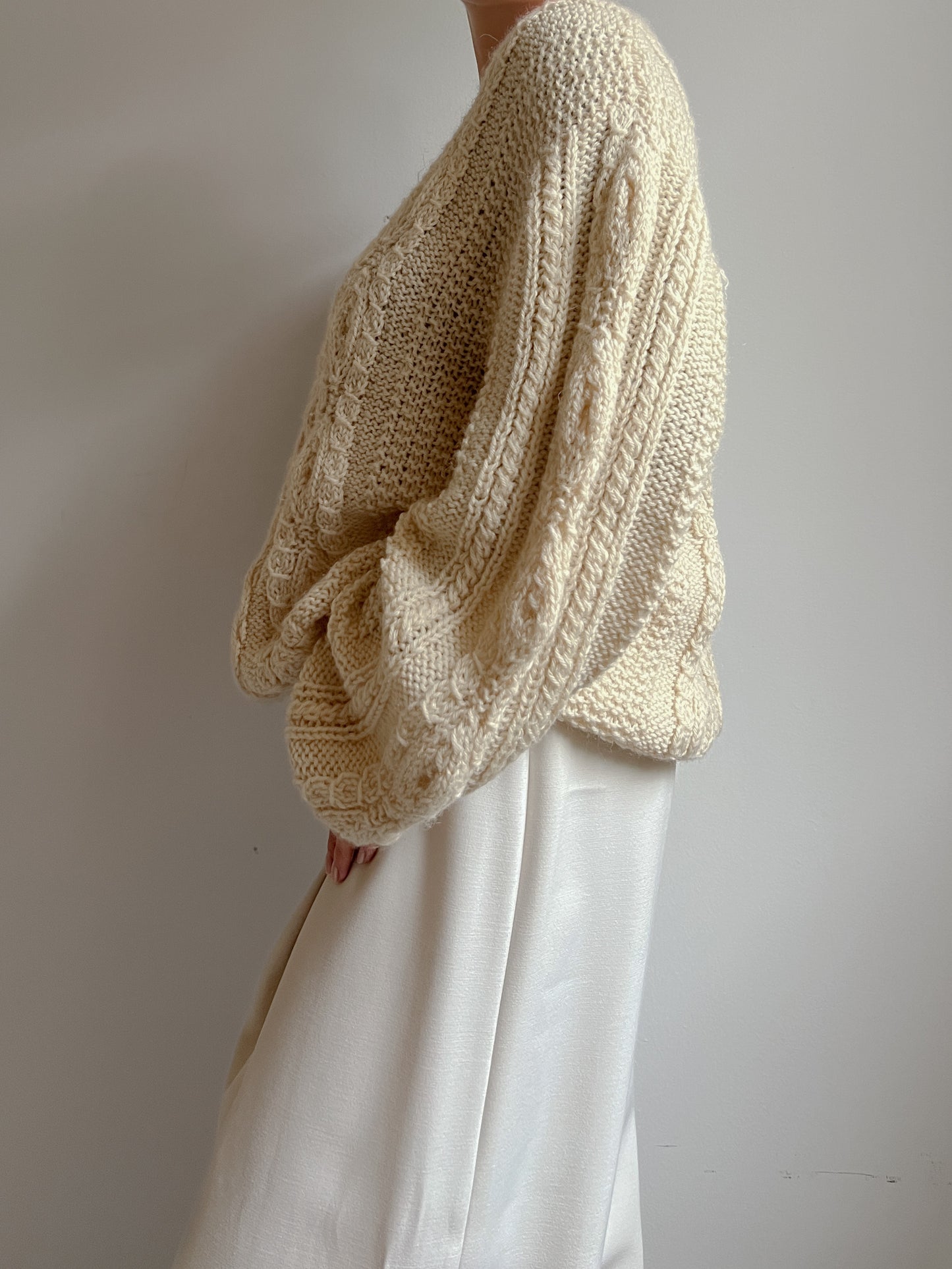 Pure wool embroidered ivory pull