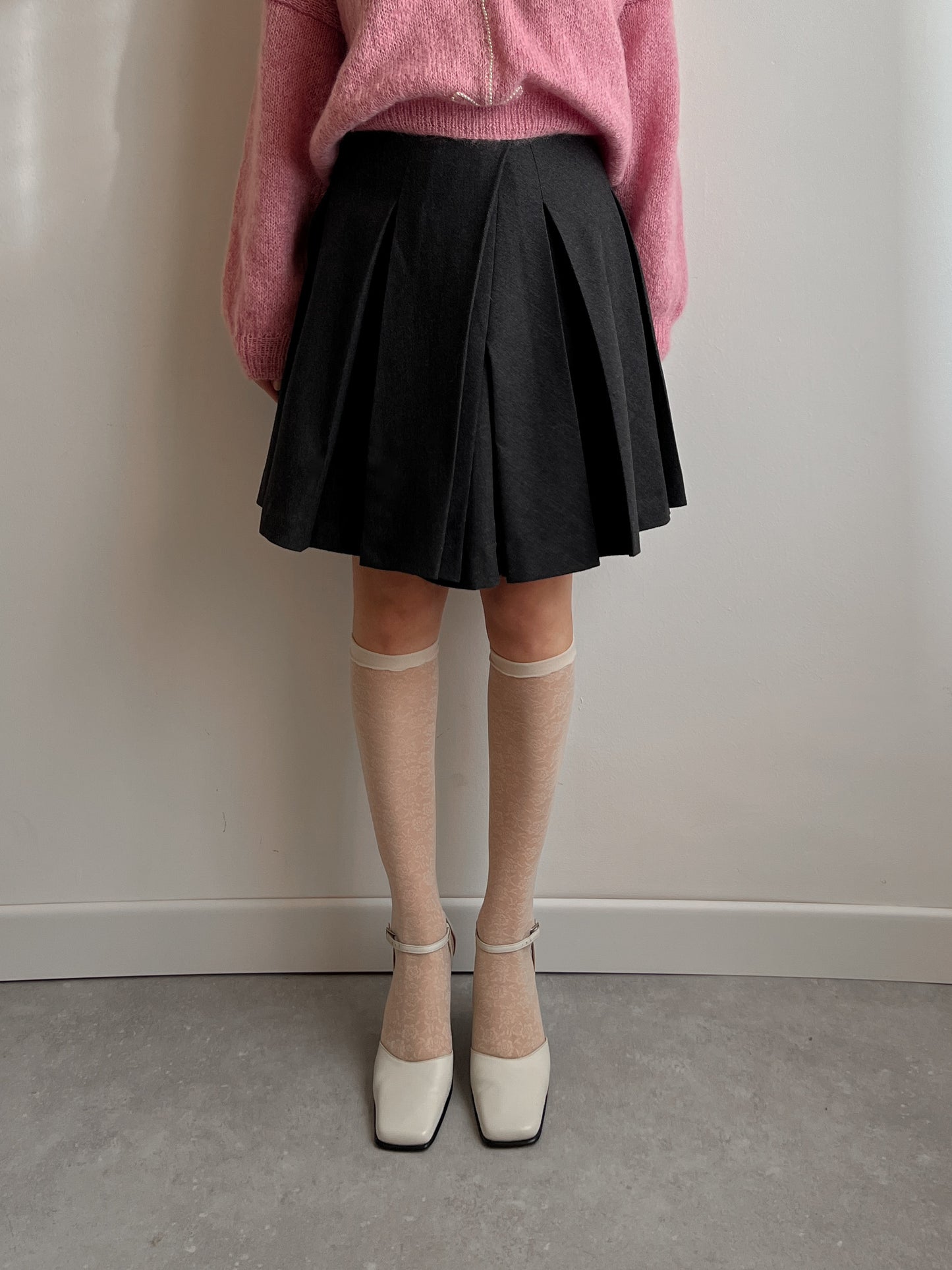 Pure wool pleated grey skirt