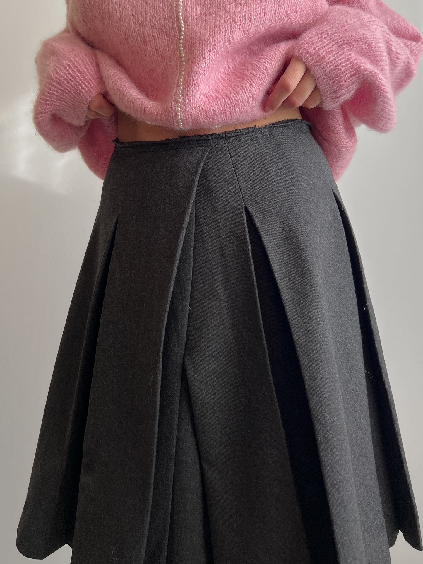 Pure wool pleated grey skirt