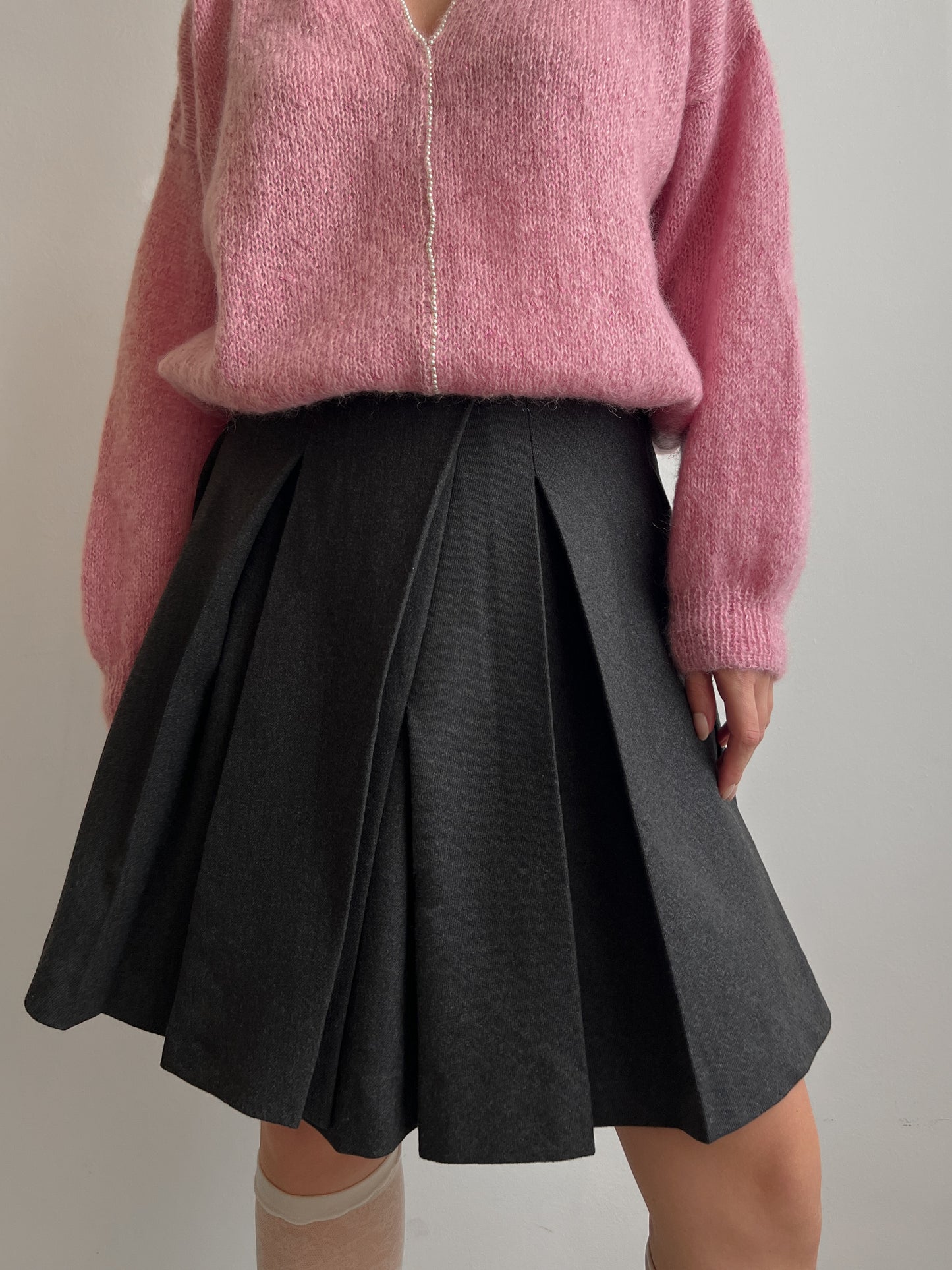 Pure wool pleated grey skirt