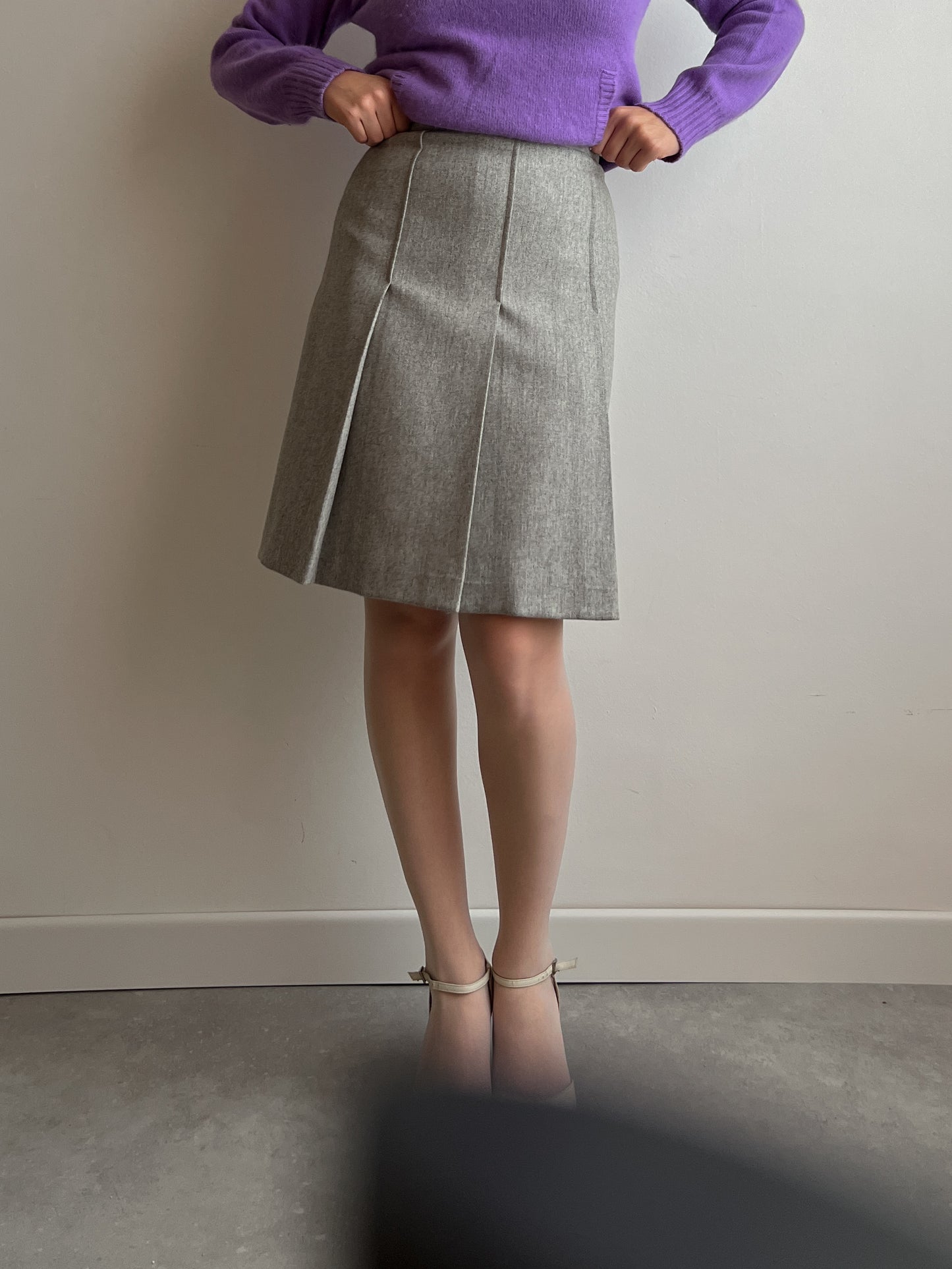 Pure wool pleated grey skirt