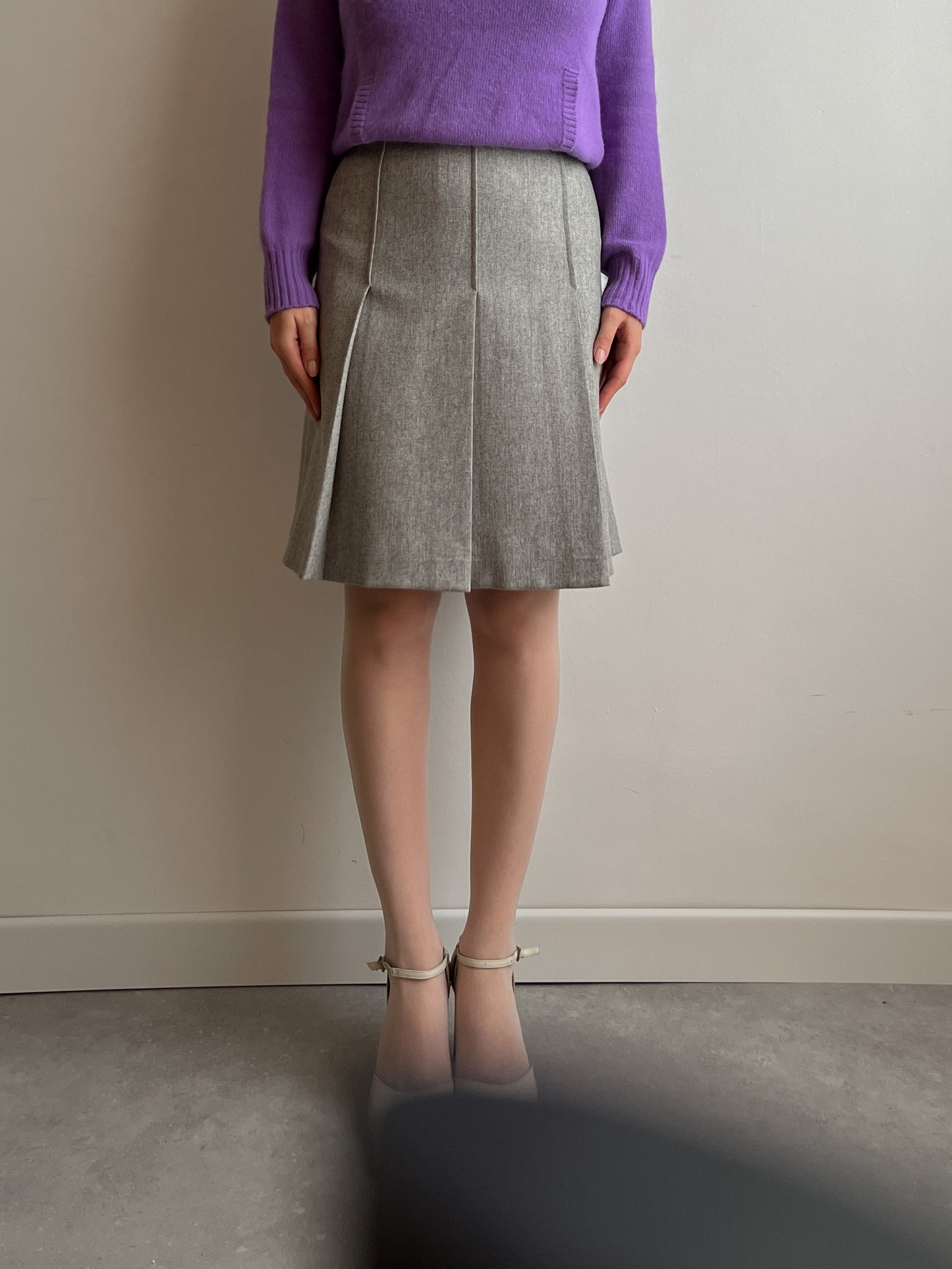 Pure wool pleated grey skirt