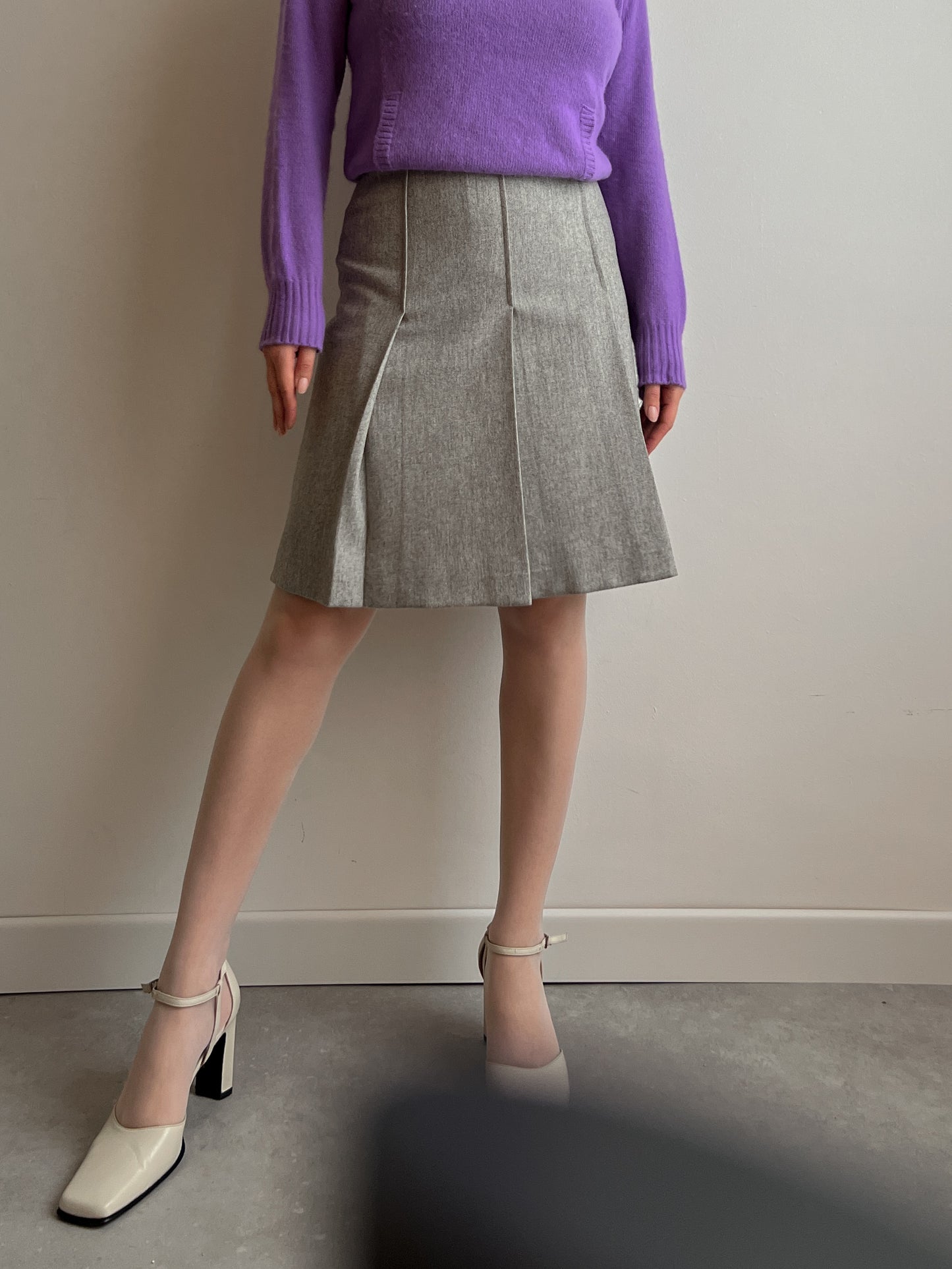 Pure wool pleated grey skirt