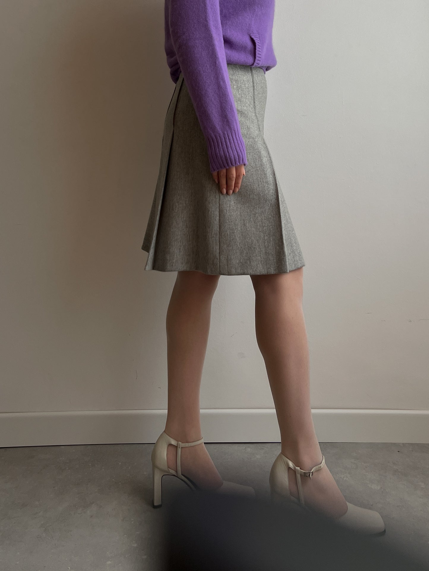 Pure wool pleated grey skirt