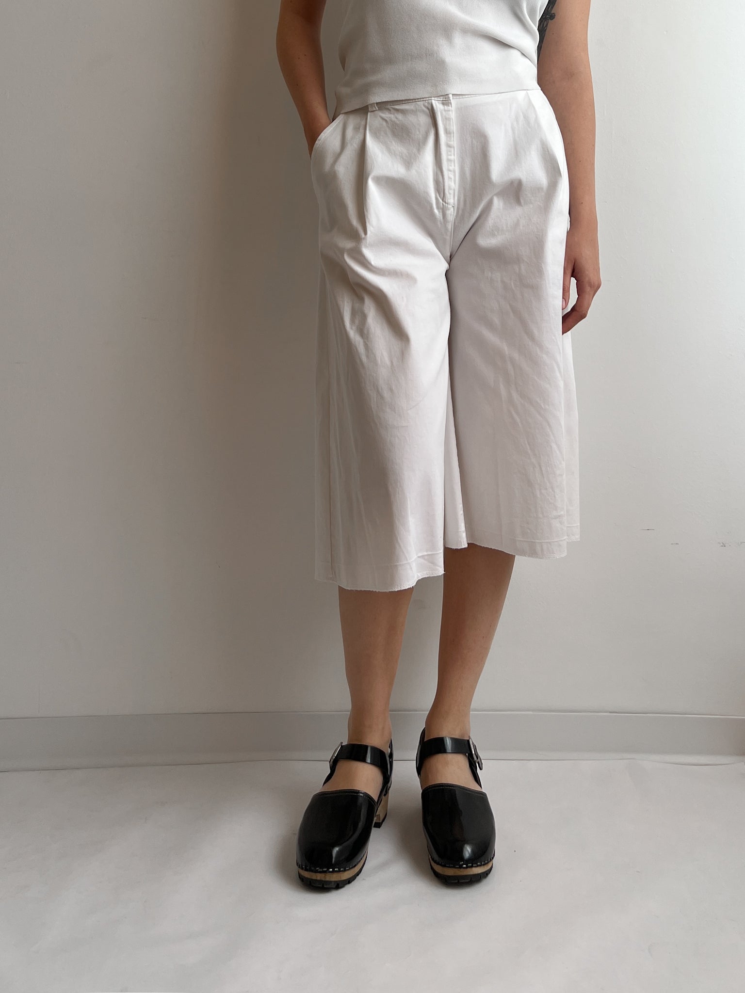 Cotton white bermuda