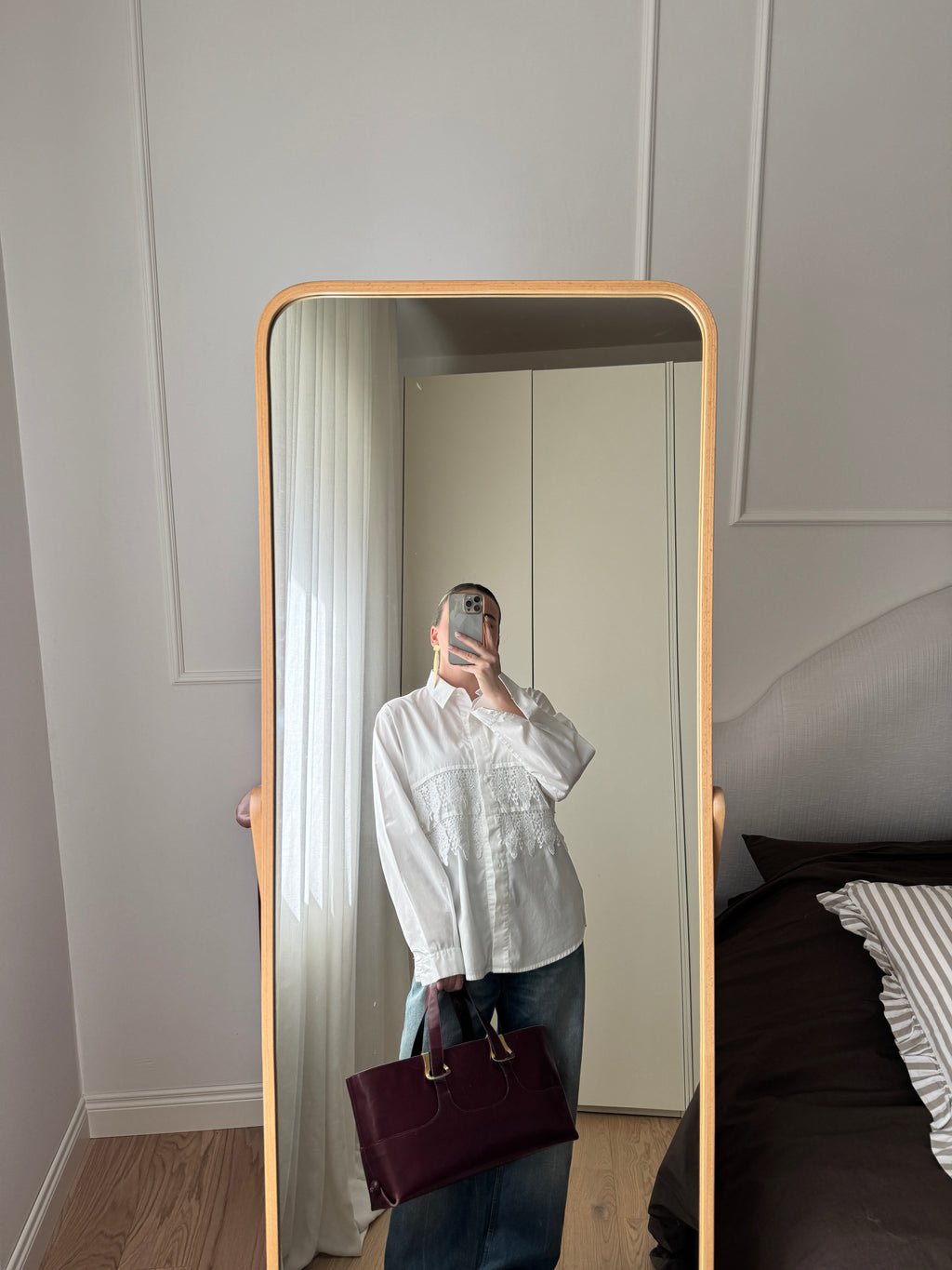 Camicia in puro cotone strutturato con inserto in pizzo