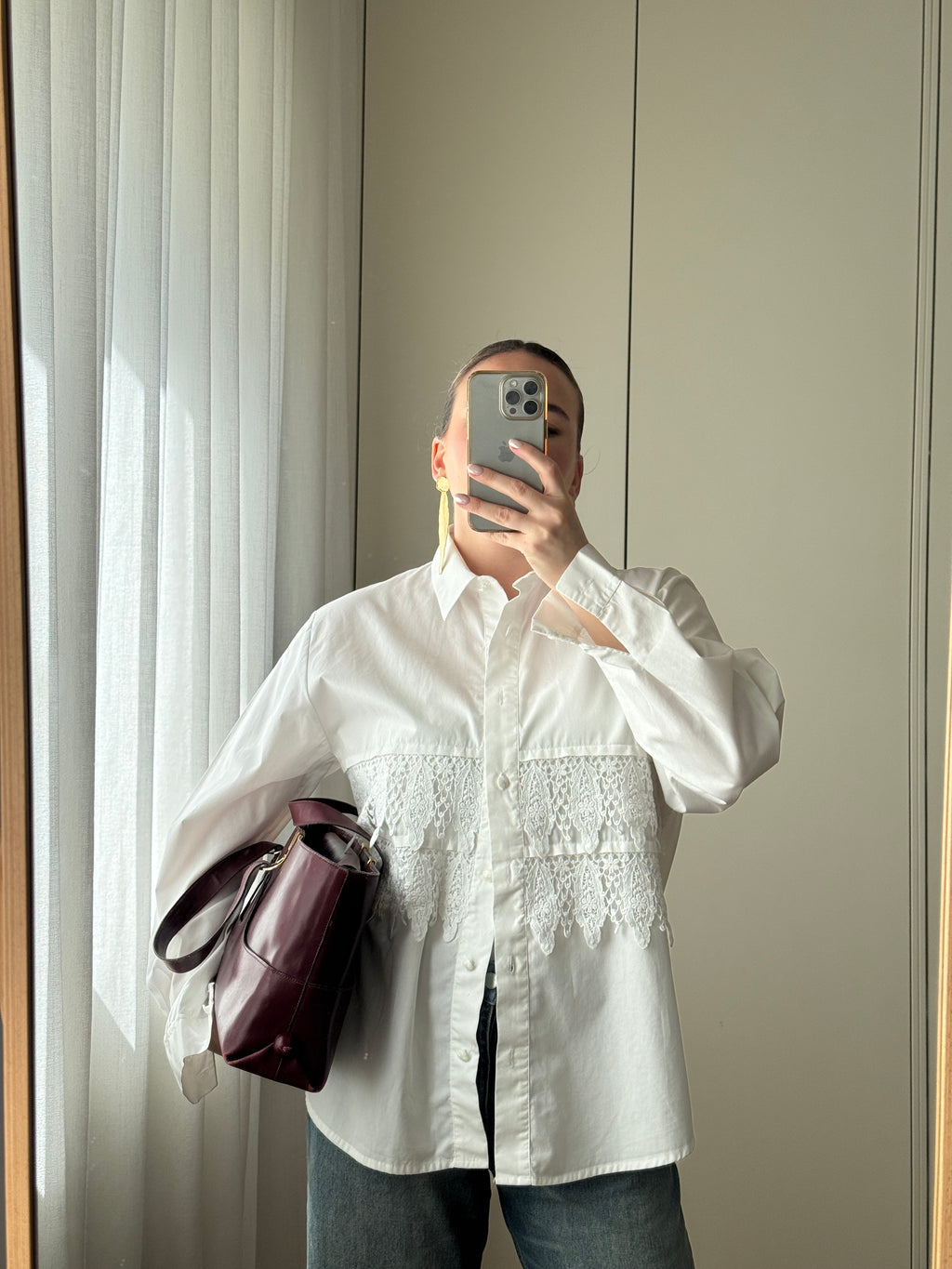 Camicia in puro cotone strutturato con inserto in pizzo