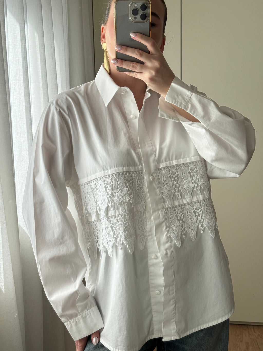 Camicia in puro cotone strutturato con inserto in pizzo