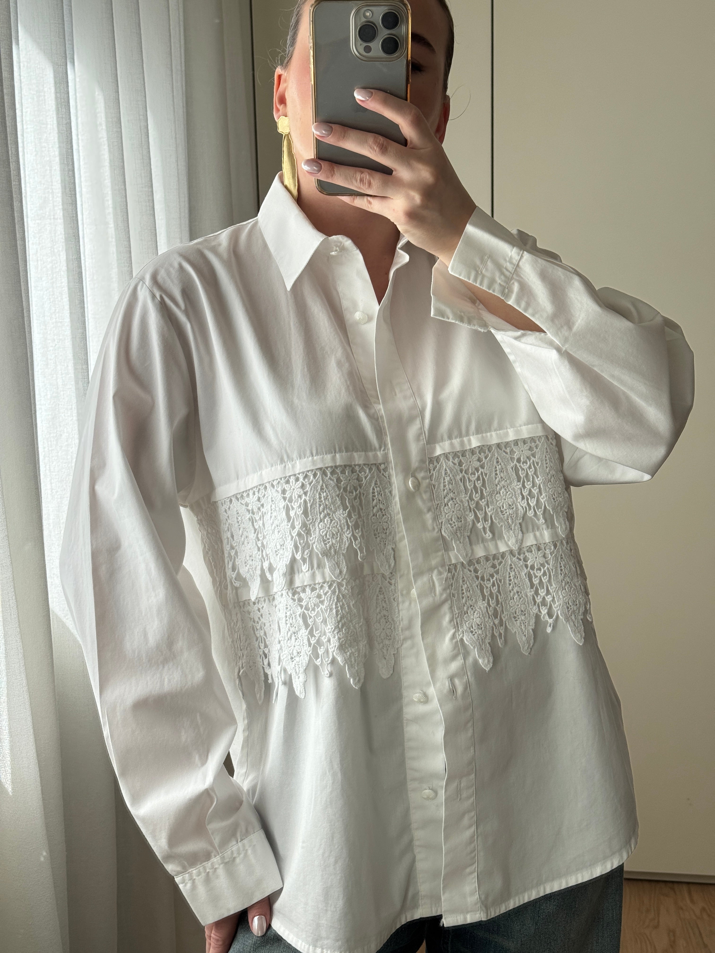 Camicia in puro cotone strutturato con inserto in pizzo