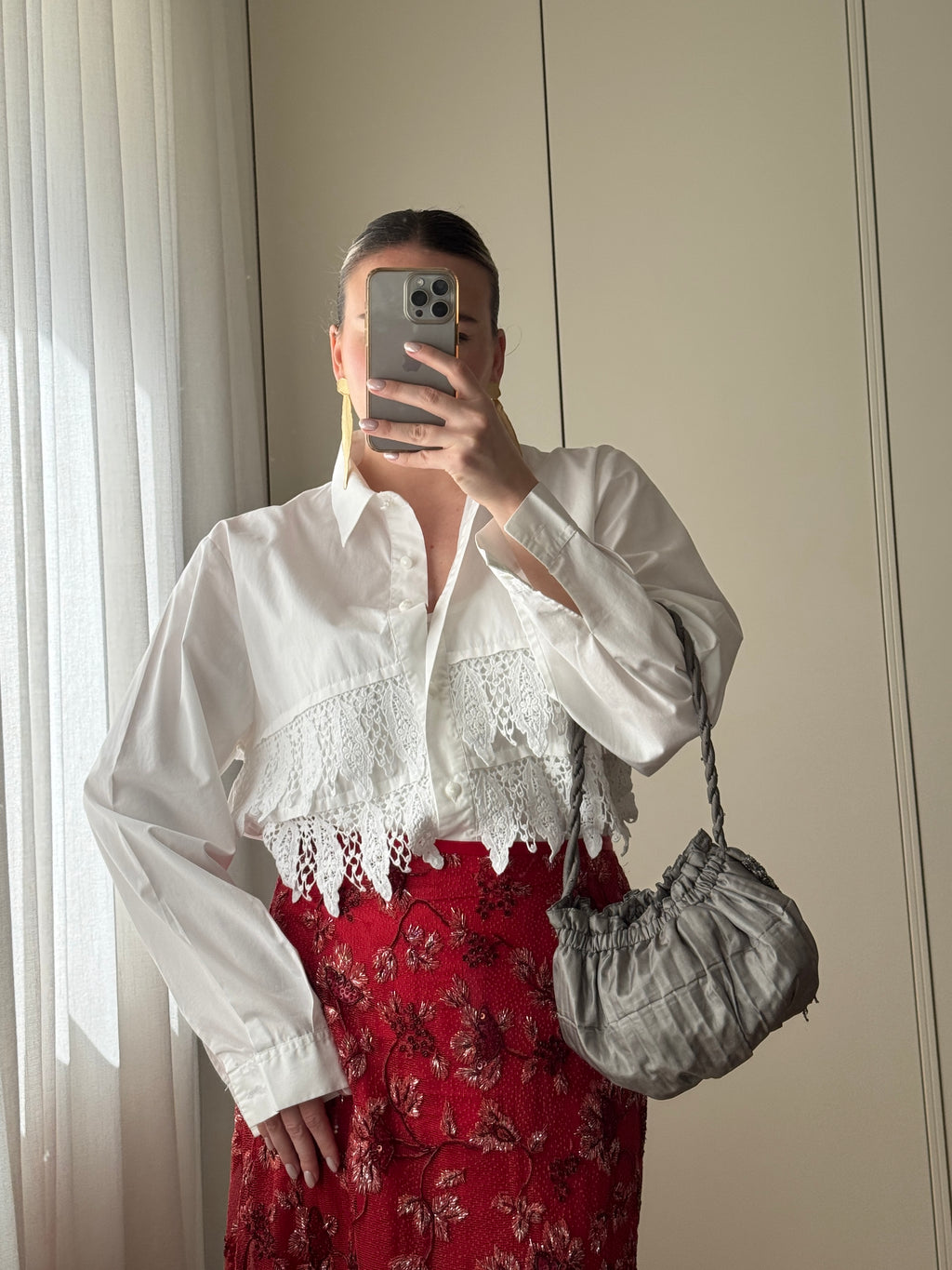 Camicia in puro cotone strutturato con inserto in pizzo