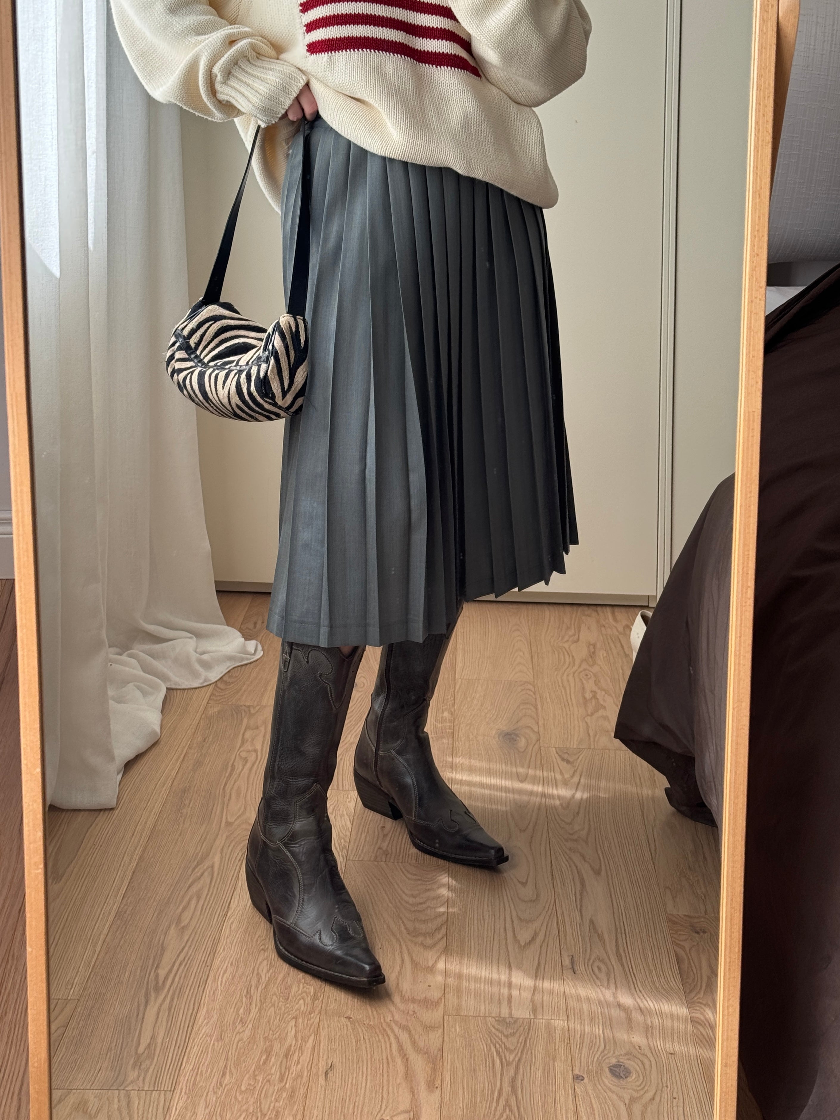 Gonna plissettata in fresco lana grigio ceruleo