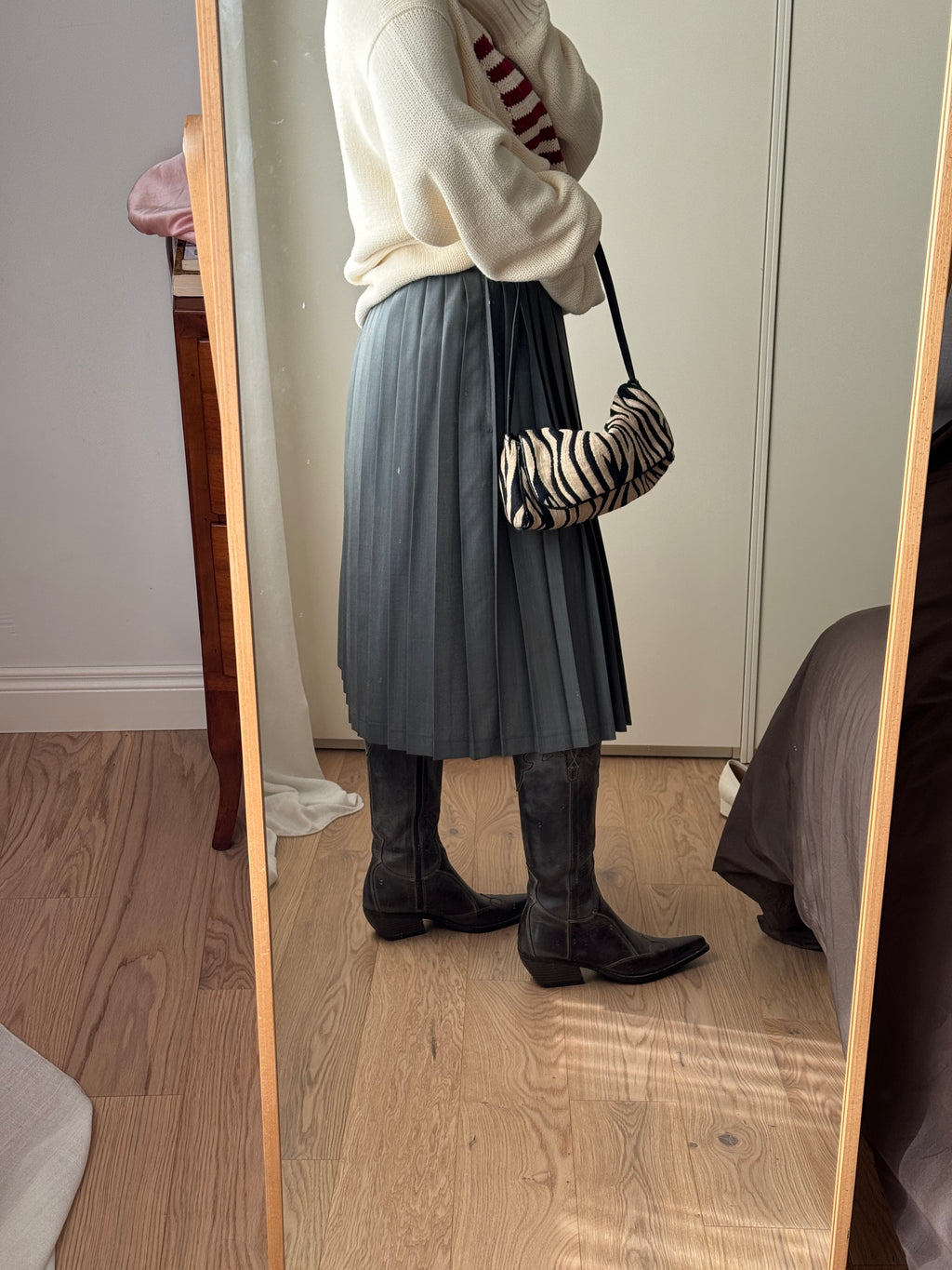 Gonna plissettata in fresco lana grigio ceruleo