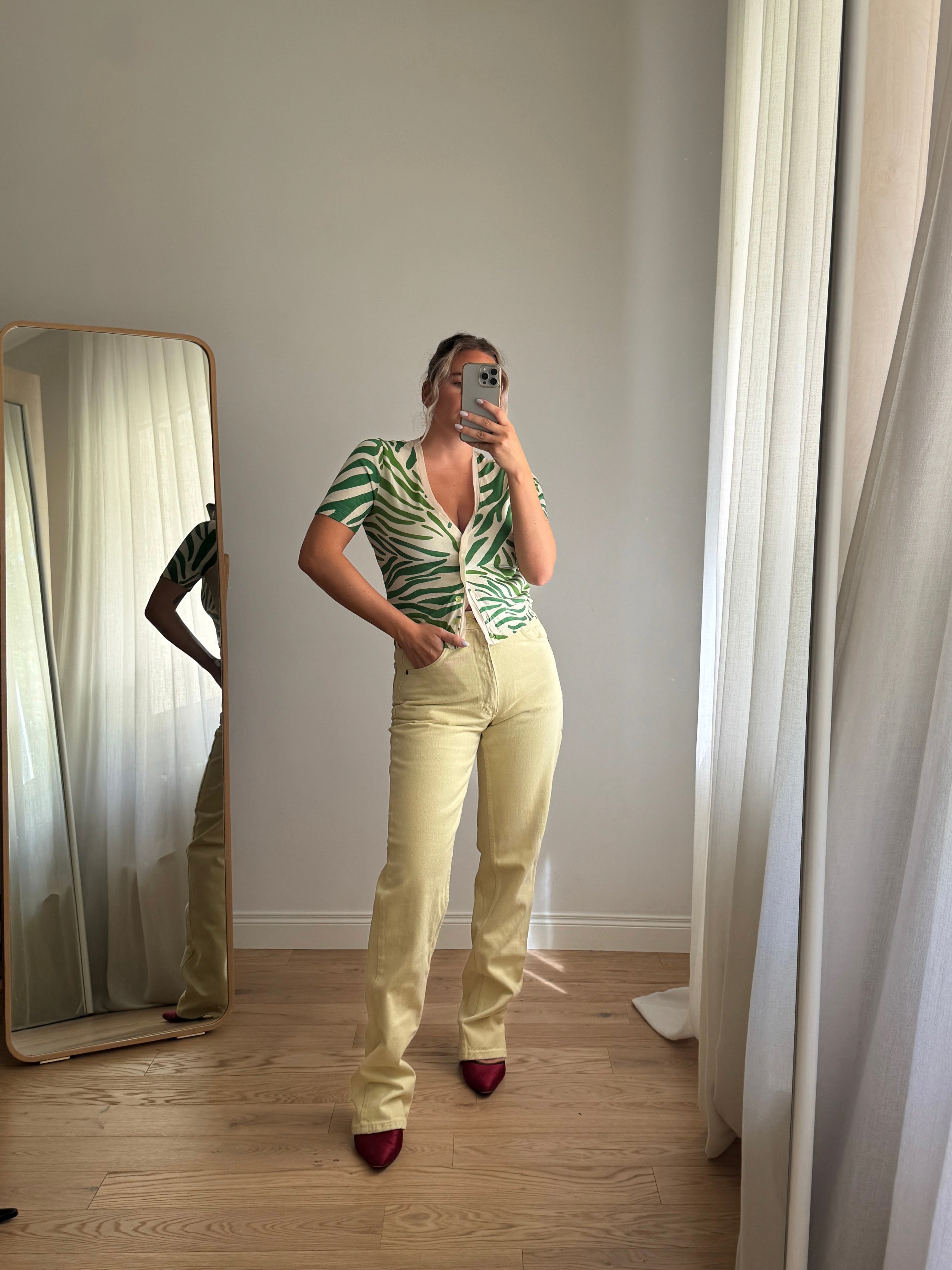 Jeans Valentino color giallo burro