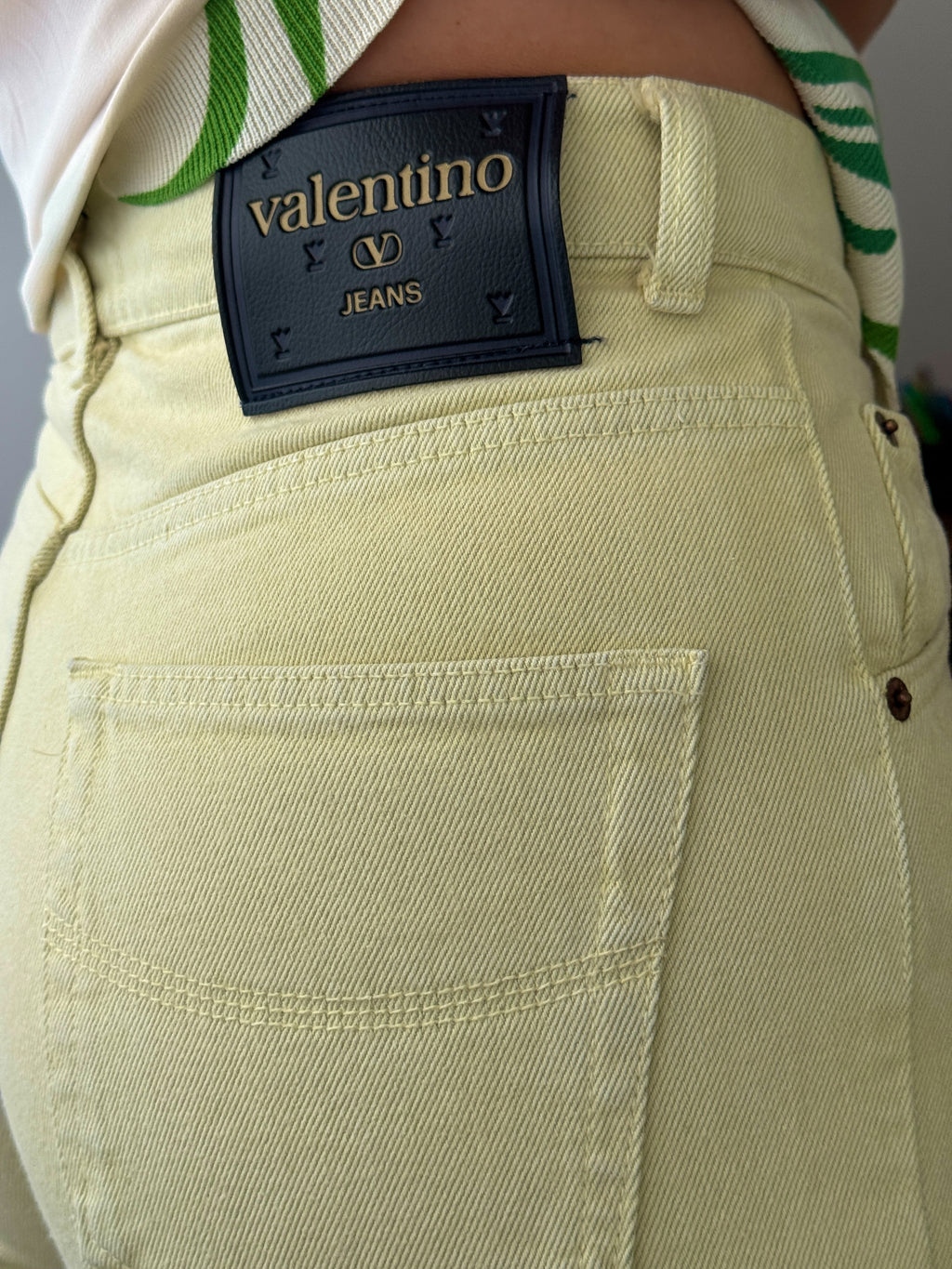 Jeans Valentino color giallo burro