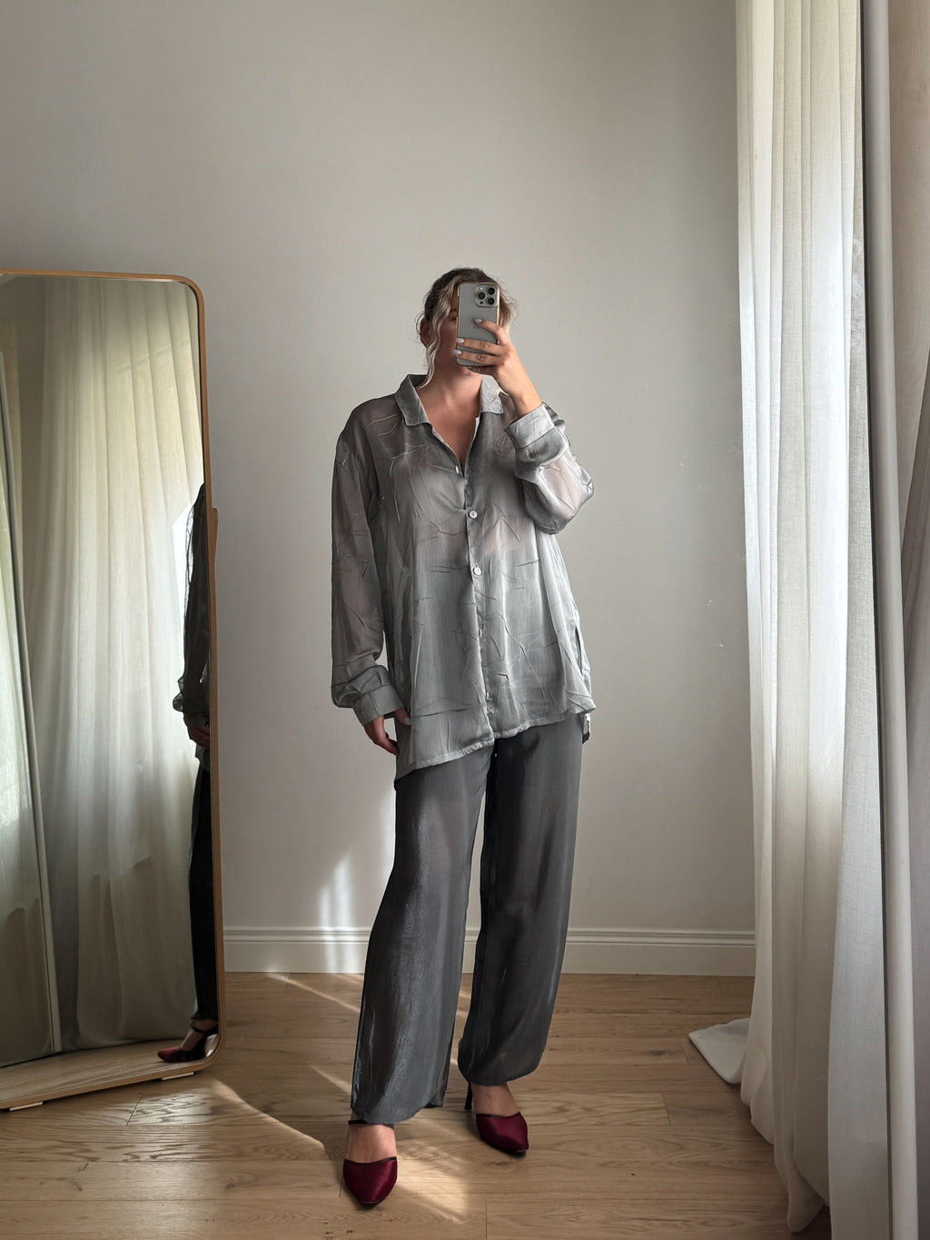Camicia grigia effetto stropicciato