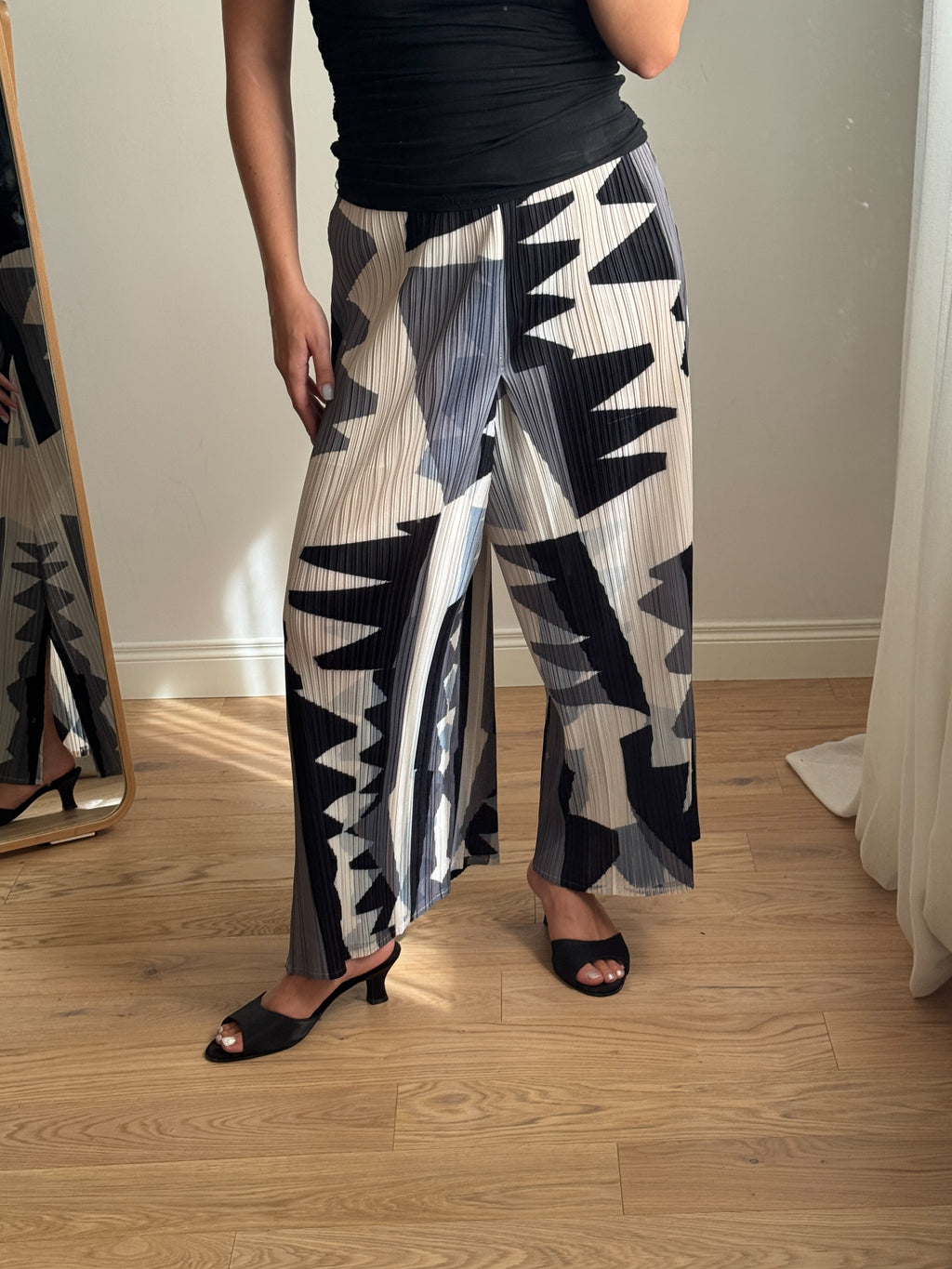 Pantaloni plissettati a stampa geometrica