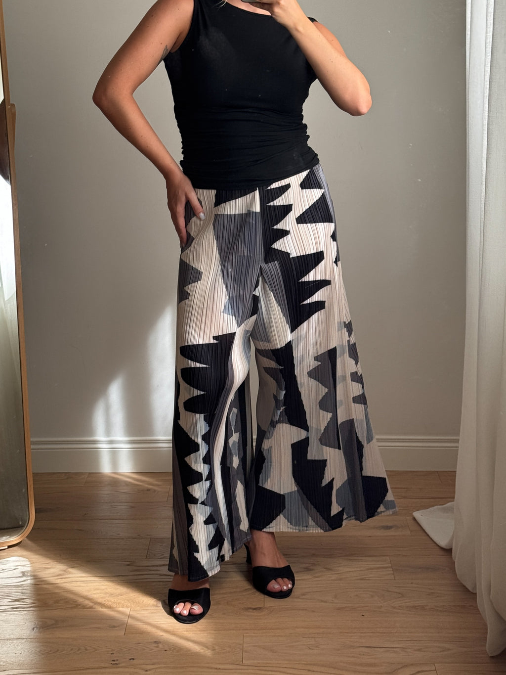 Pantaloni plissettati a stampa geometrica