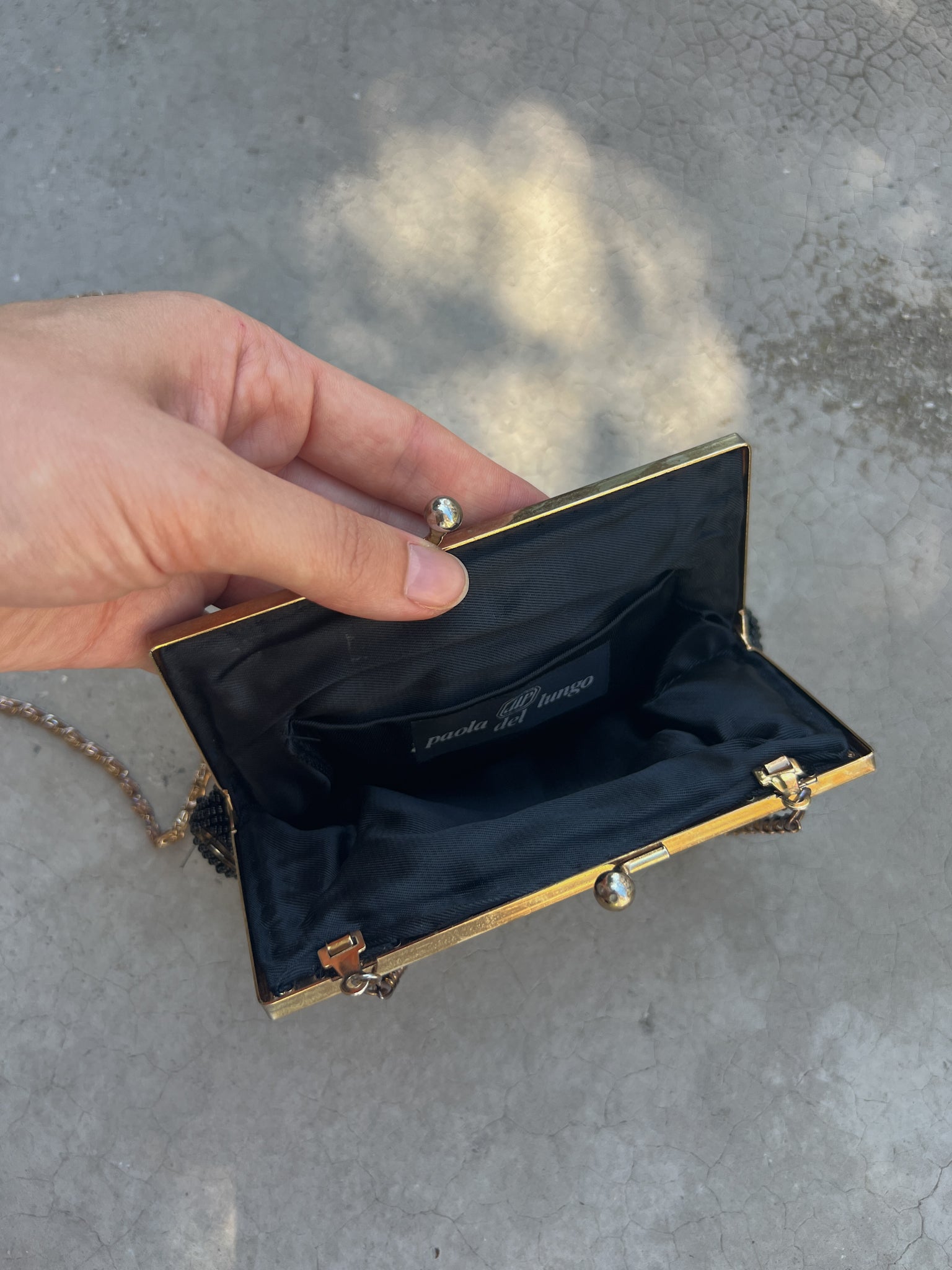 Beads clamshell purse