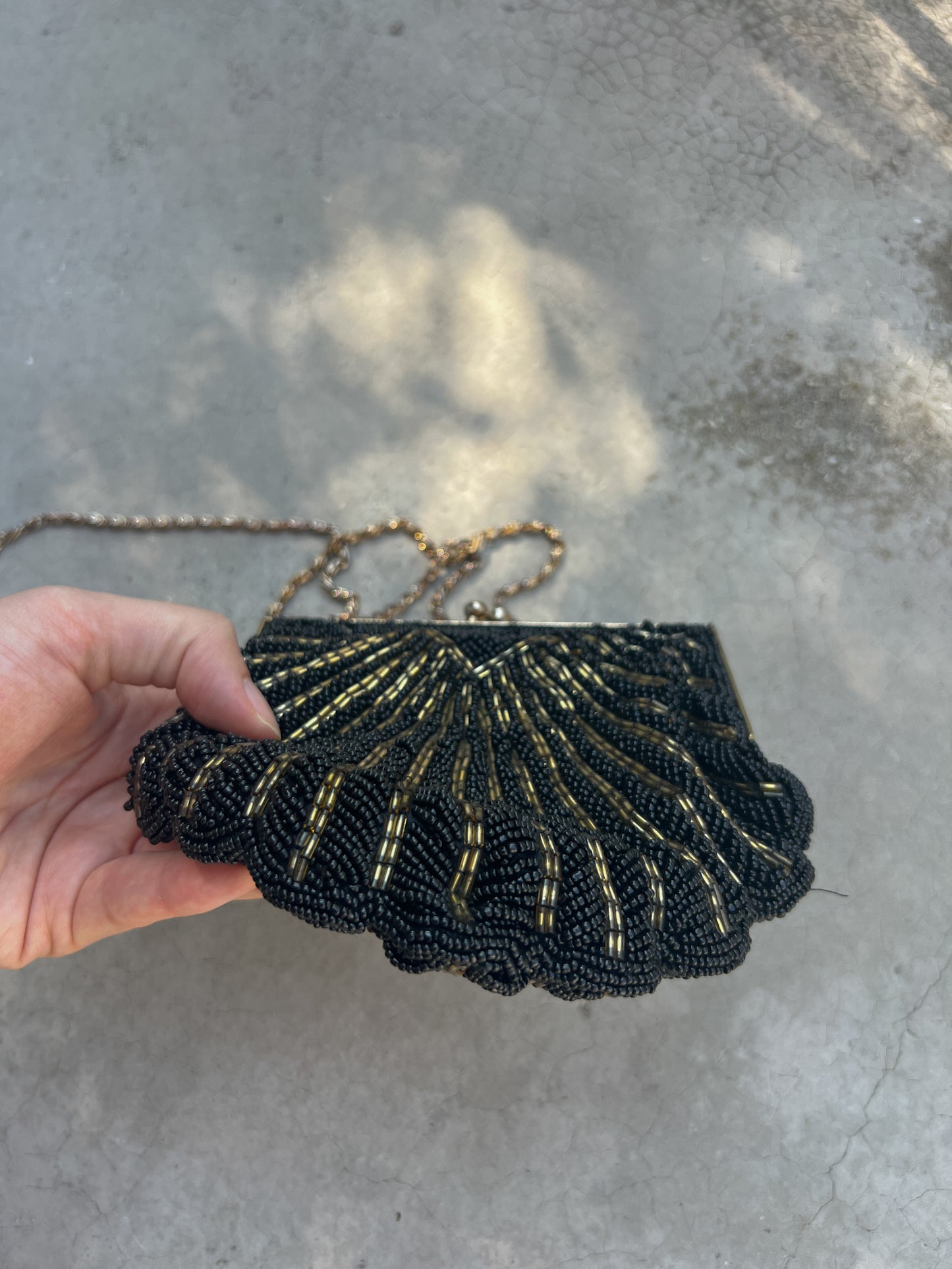 Beads clamshell purse