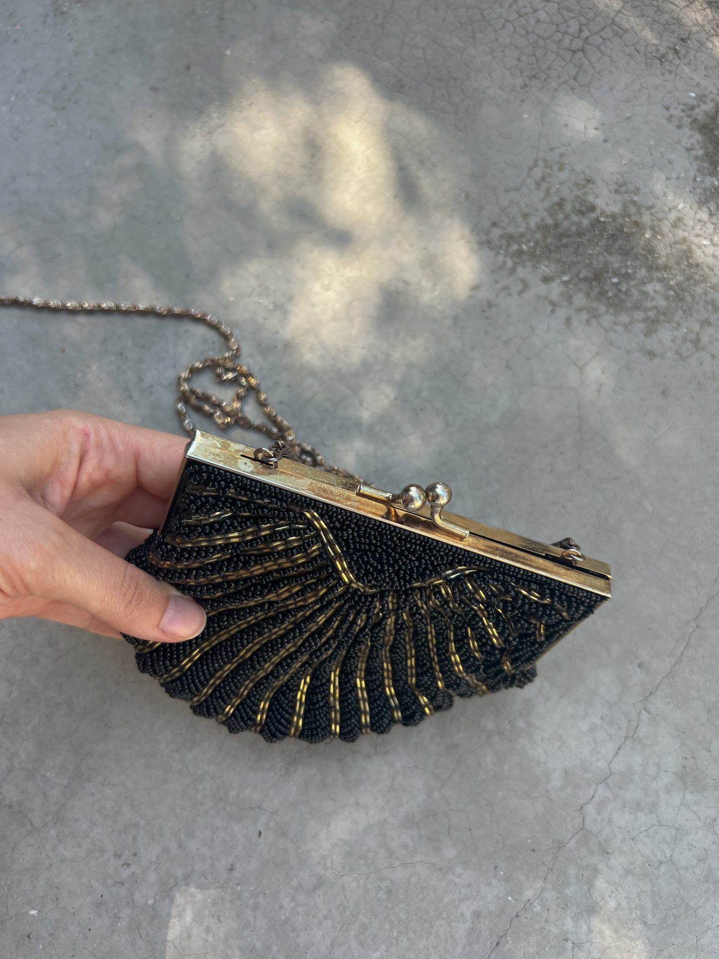 Beads clamshell purse