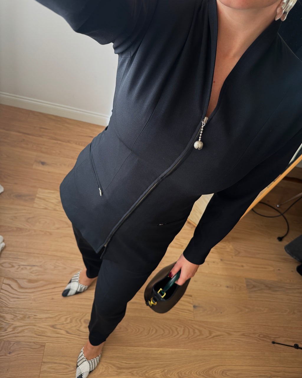Completo nero in misto viscosa con blazer a zip