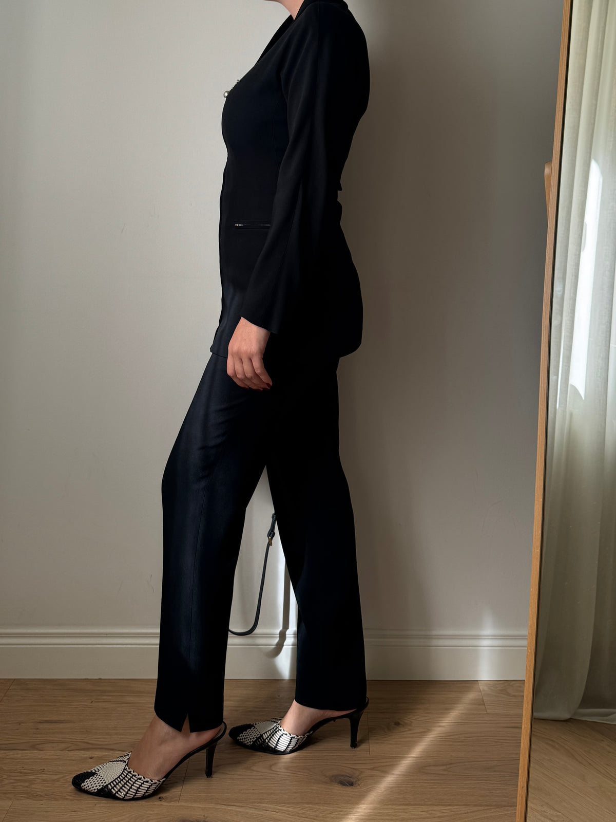 Completo nero in misto viscosa con blazer a zip