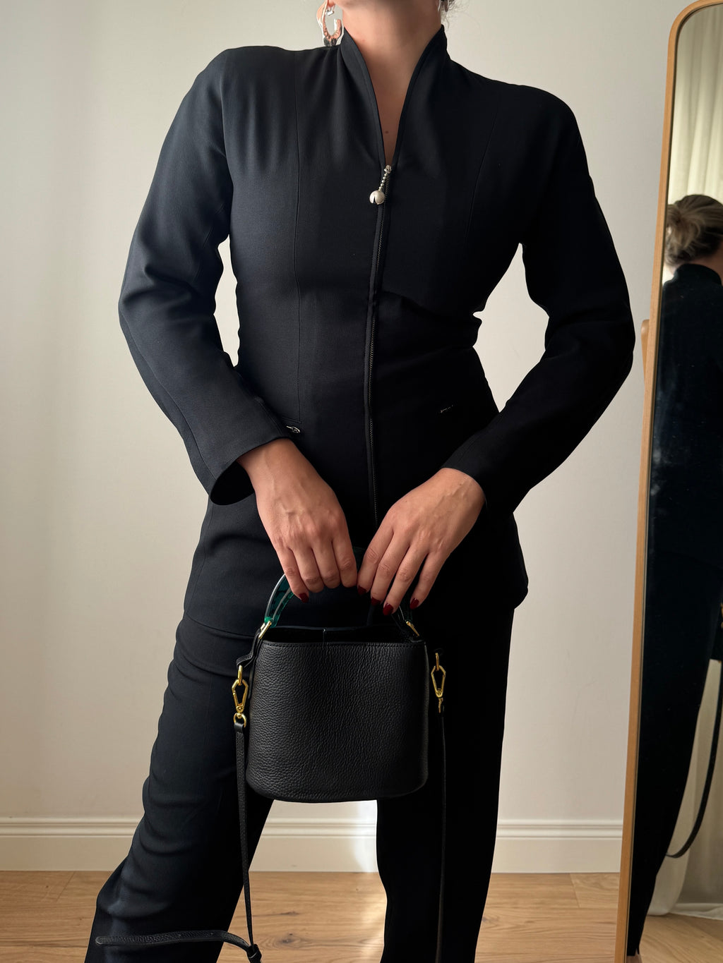 Completo nero in misto viscosa con blazer a zip