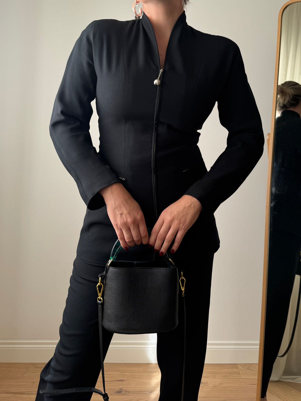 Completo nero in misto viscosa con blazer a zip