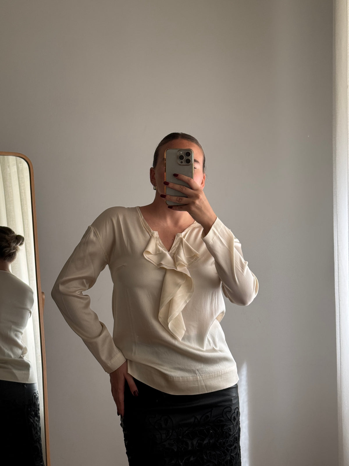 Blusa avorio in seta con ruches