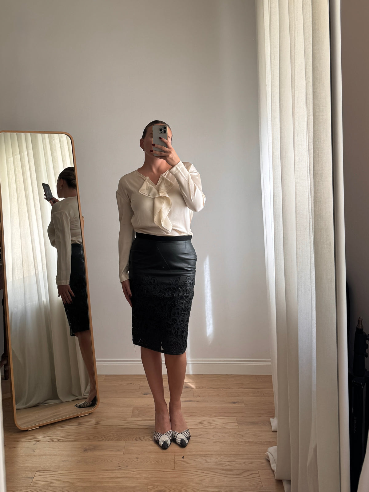 Blusa avorio in seta con ruches