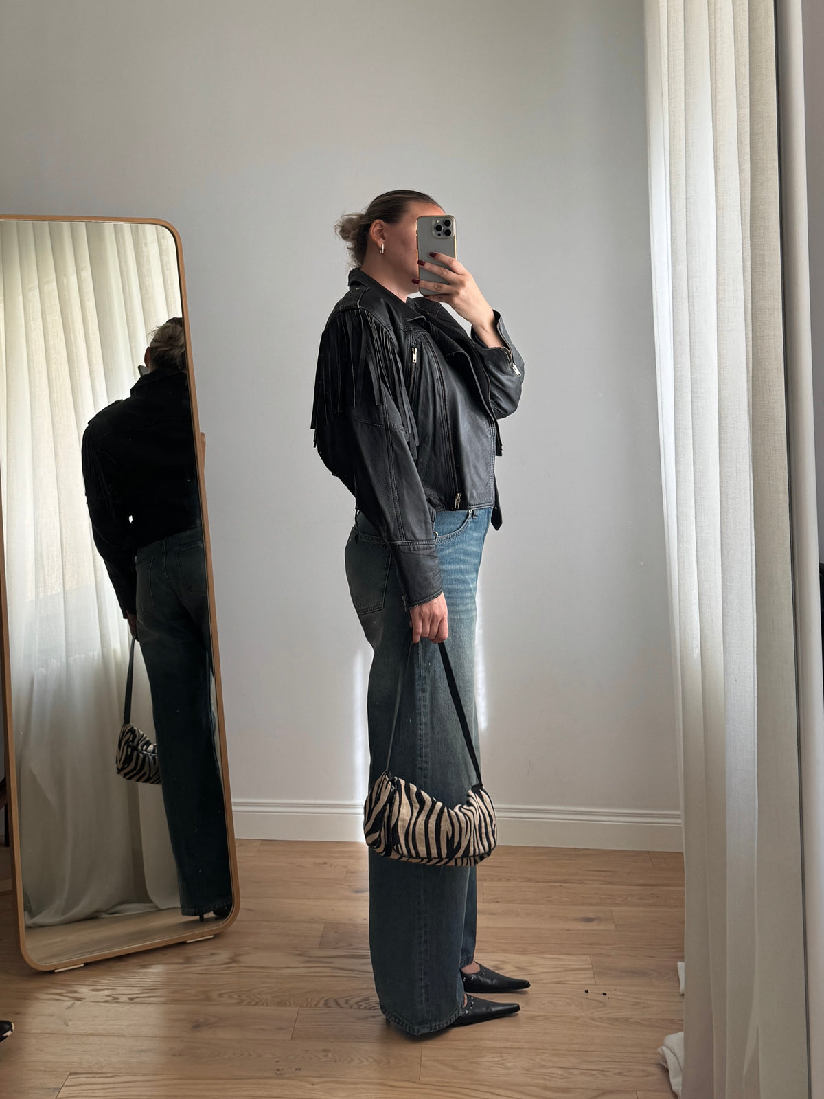 Chiodo nero in vera pelle con frange