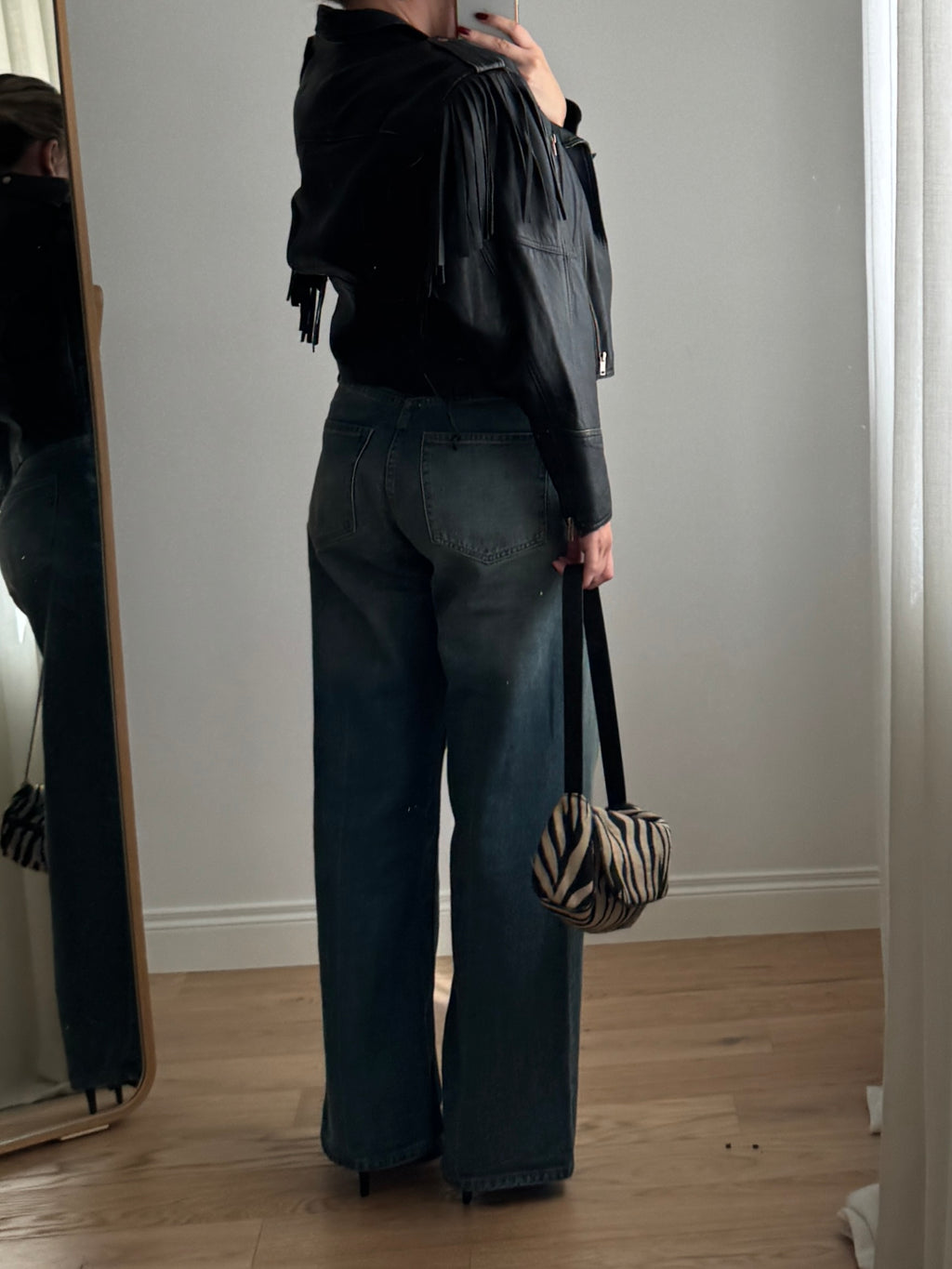 Chiodo nero in vera pelle con frange