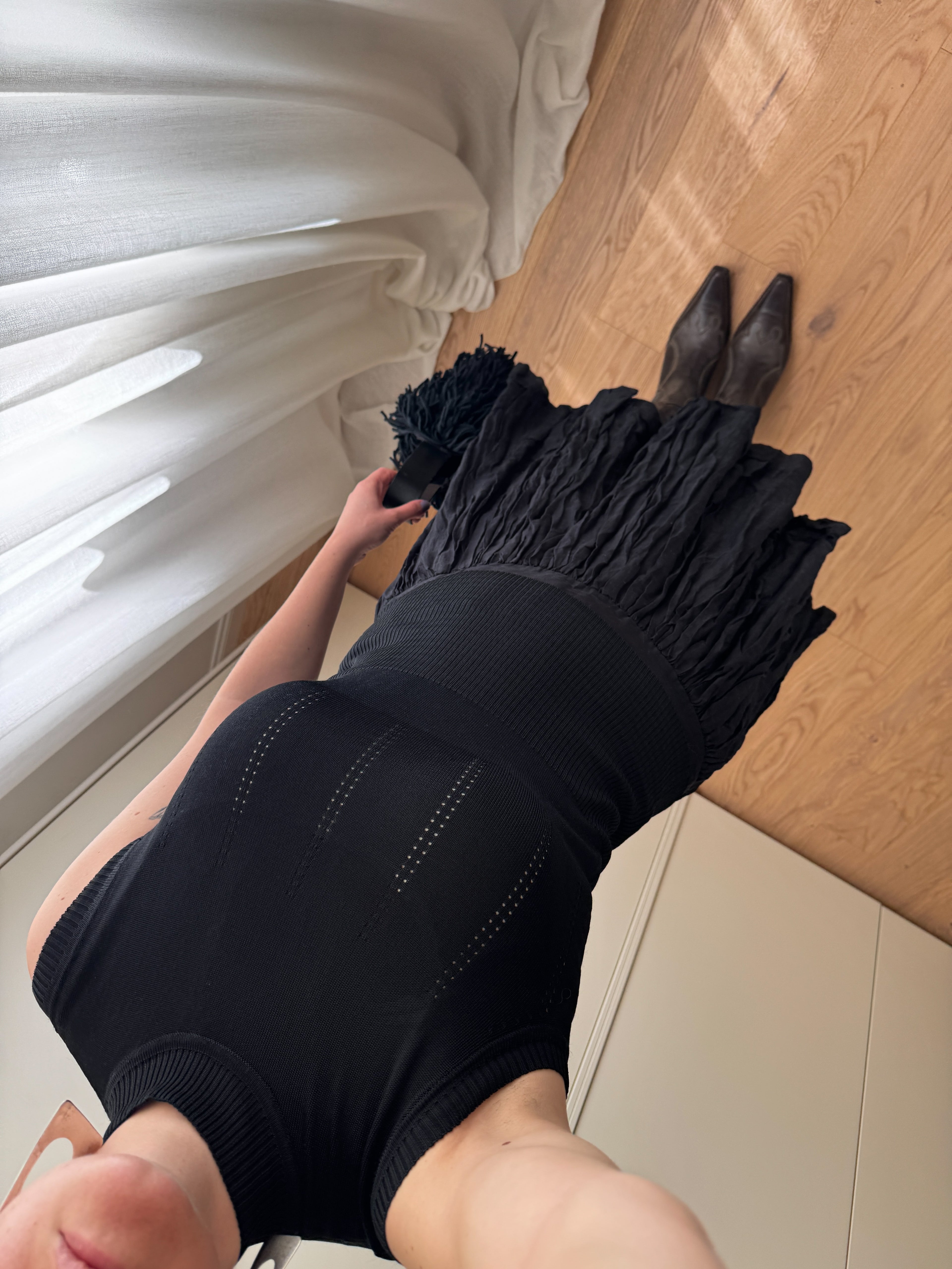 Top nero in maglia di viscosa