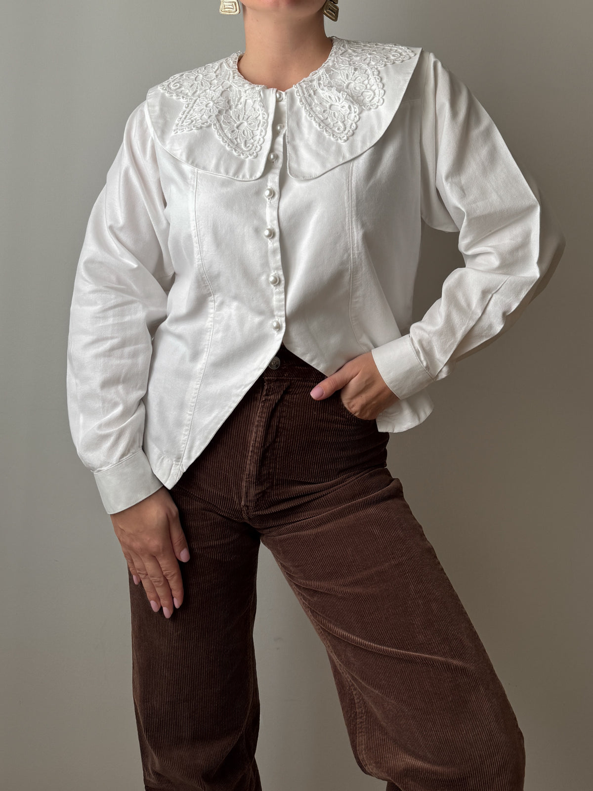 Camicia in puro cotone con maxi colletto ricamato