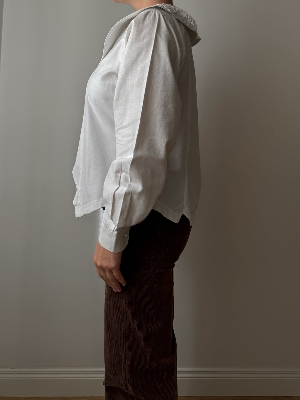 Camicia in puro cotone con maxi colletto ricamato