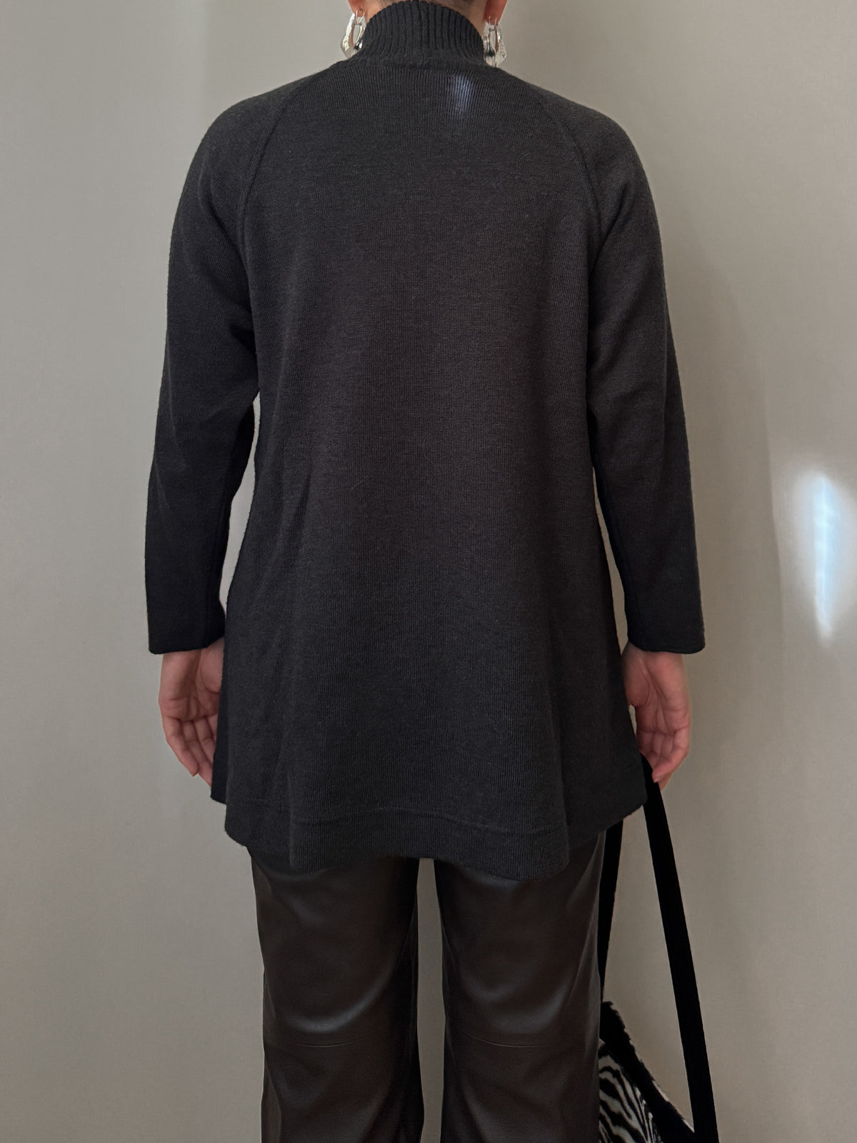 Maglione a collo alto in pura lana antracite