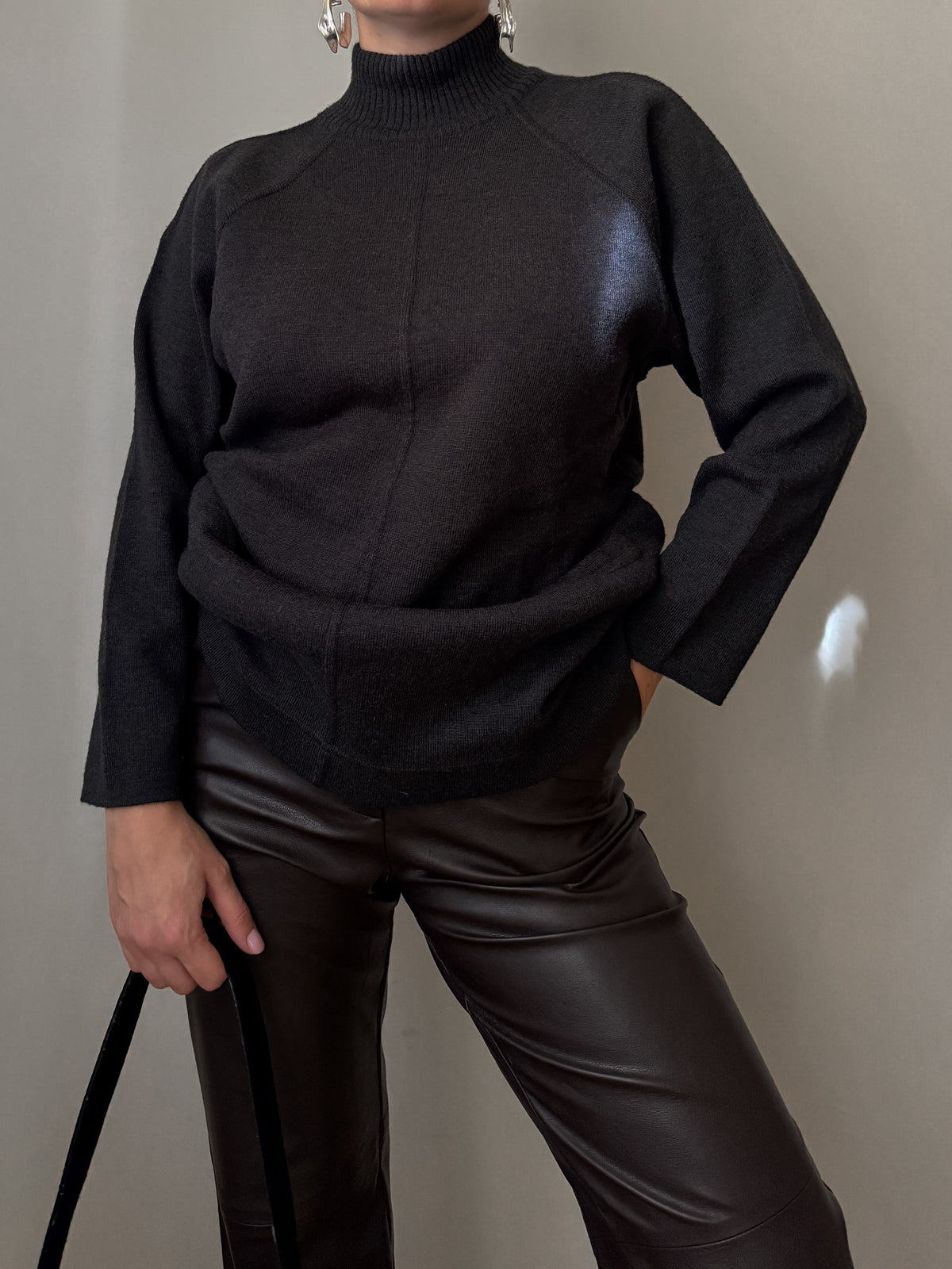 Maglione a collo alto in pura lana antracite