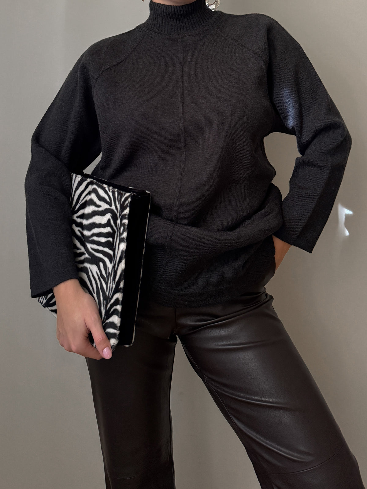 Maglione a collo alto in pura lana antracite