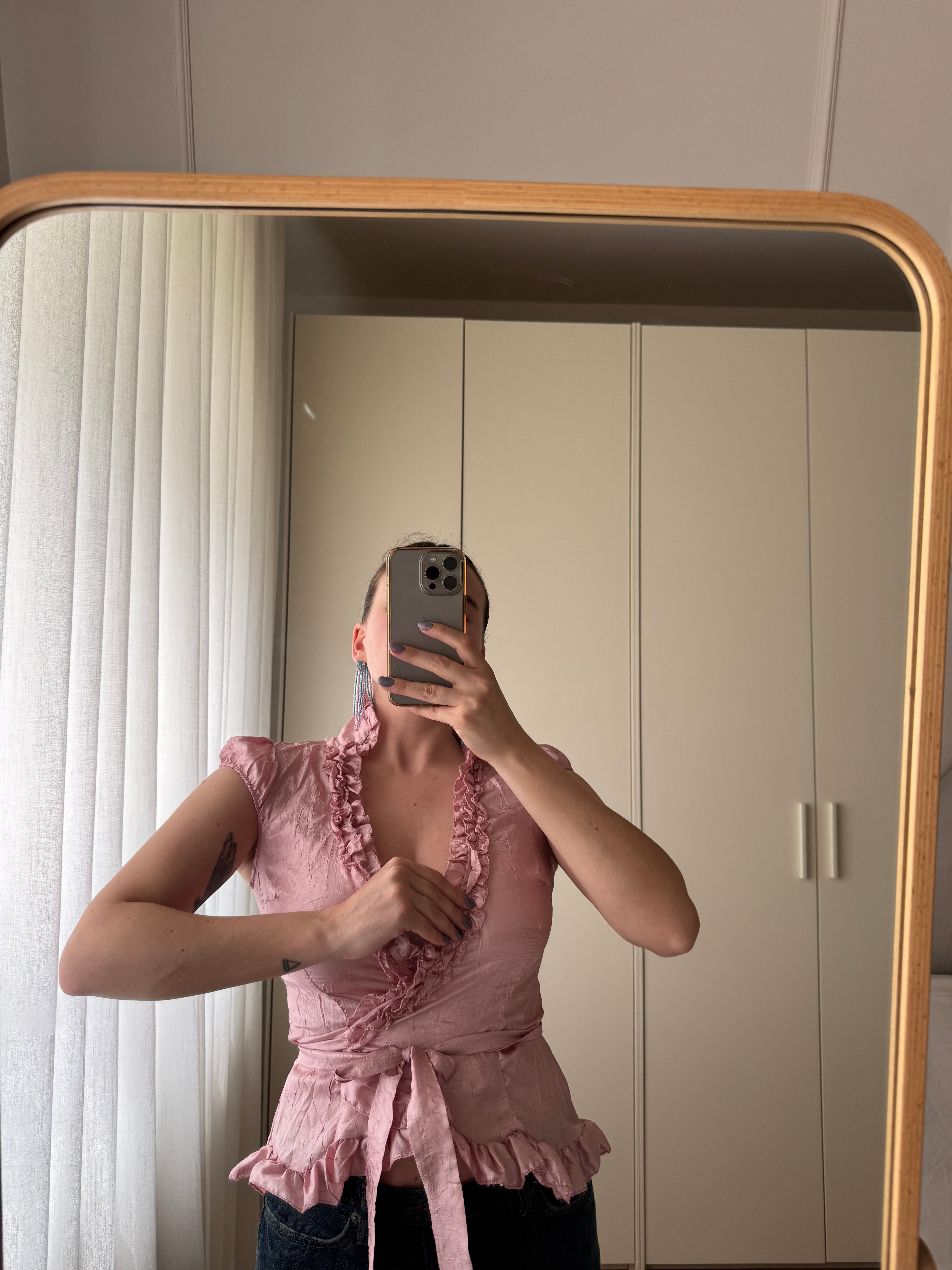 Top incrociato in shantung di seta rosa
