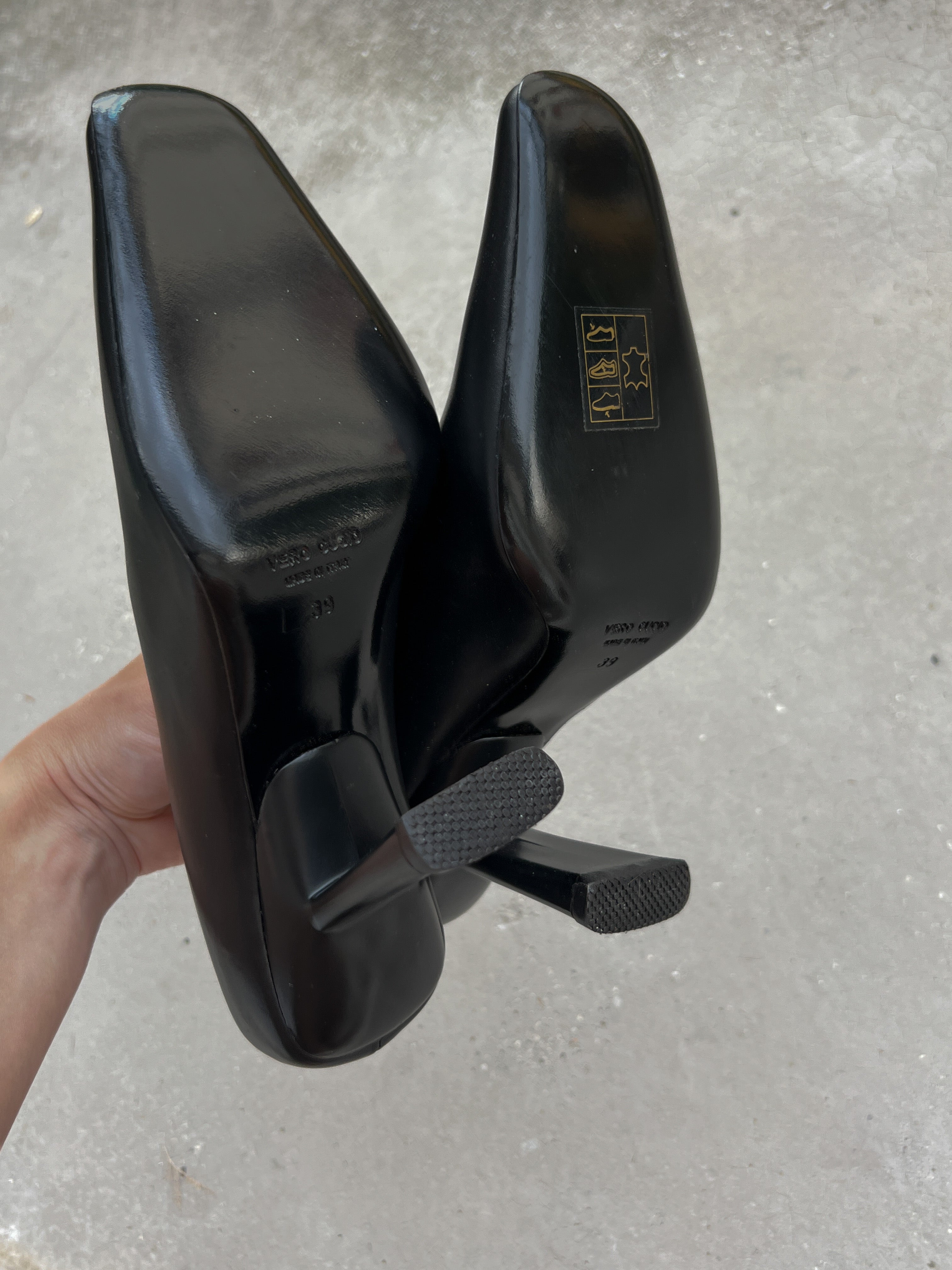 Genuine leather black décolleté