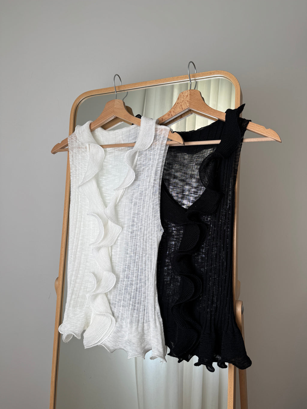 Top in viscosa con rouches - Nero