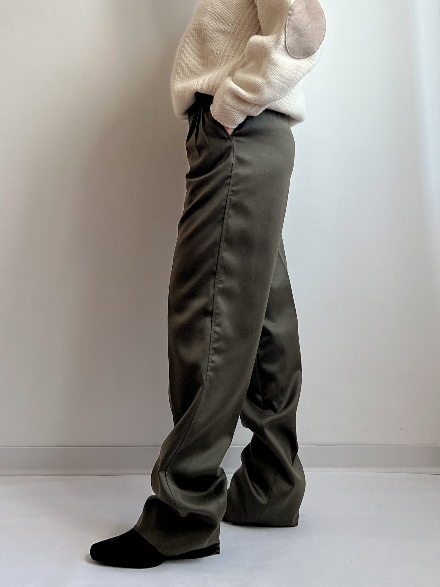 Tailored pleated olive pants