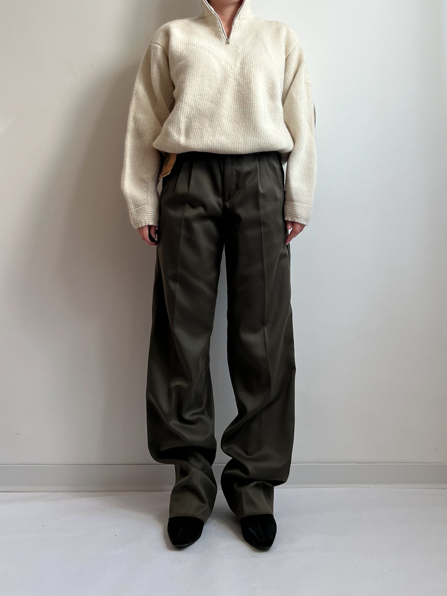 Tailored pleated olive pants