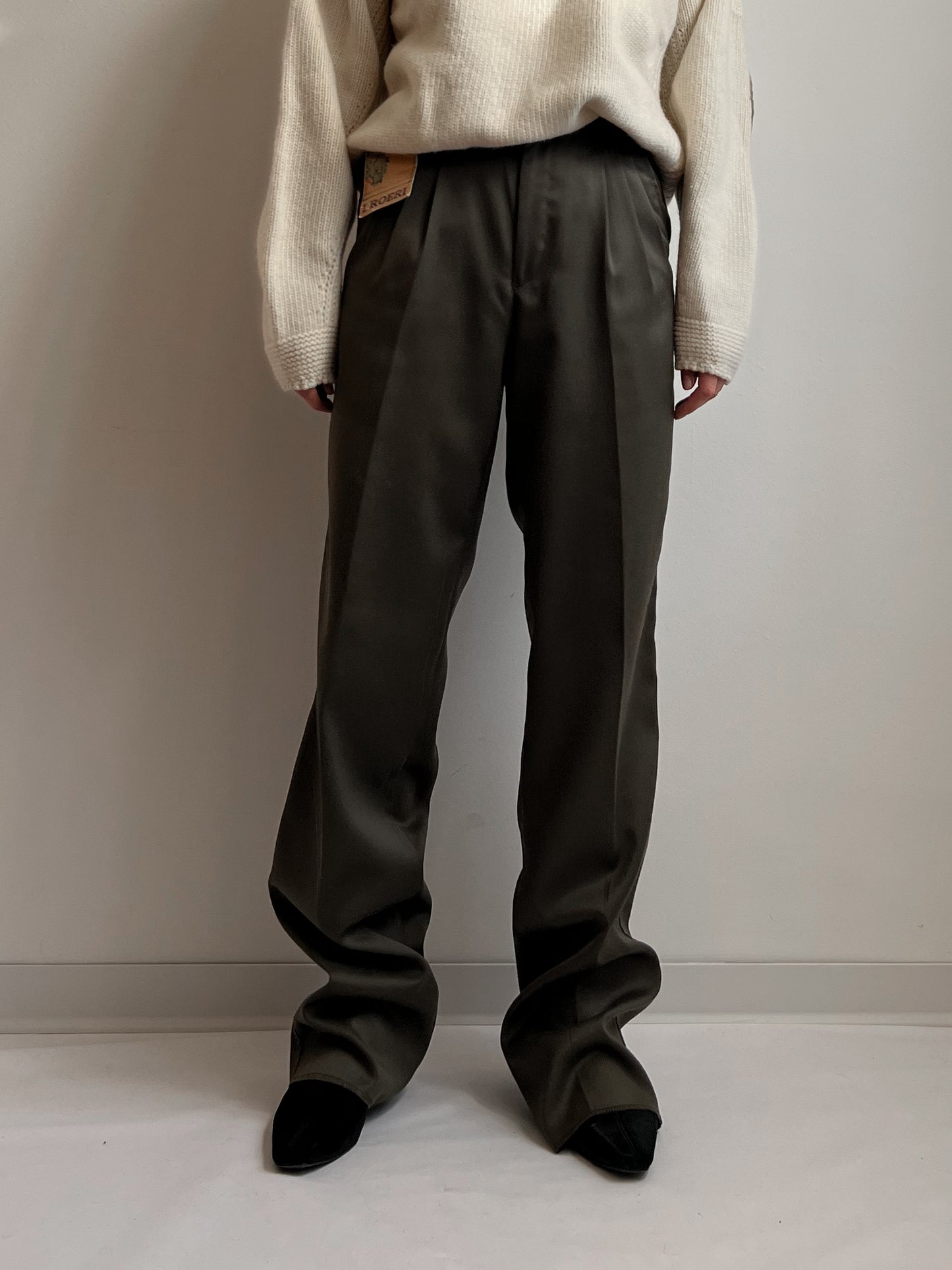 Tailored pleated olive pants