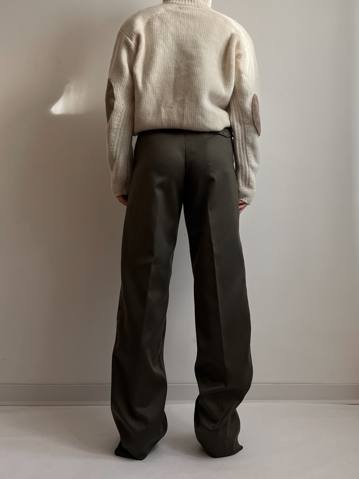 Tailored pleated olive pants