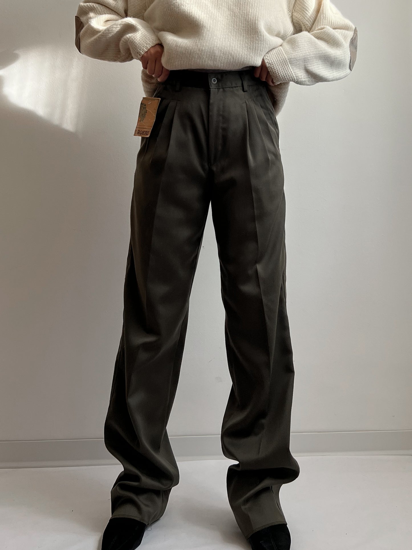 Tailored pleated olive pants