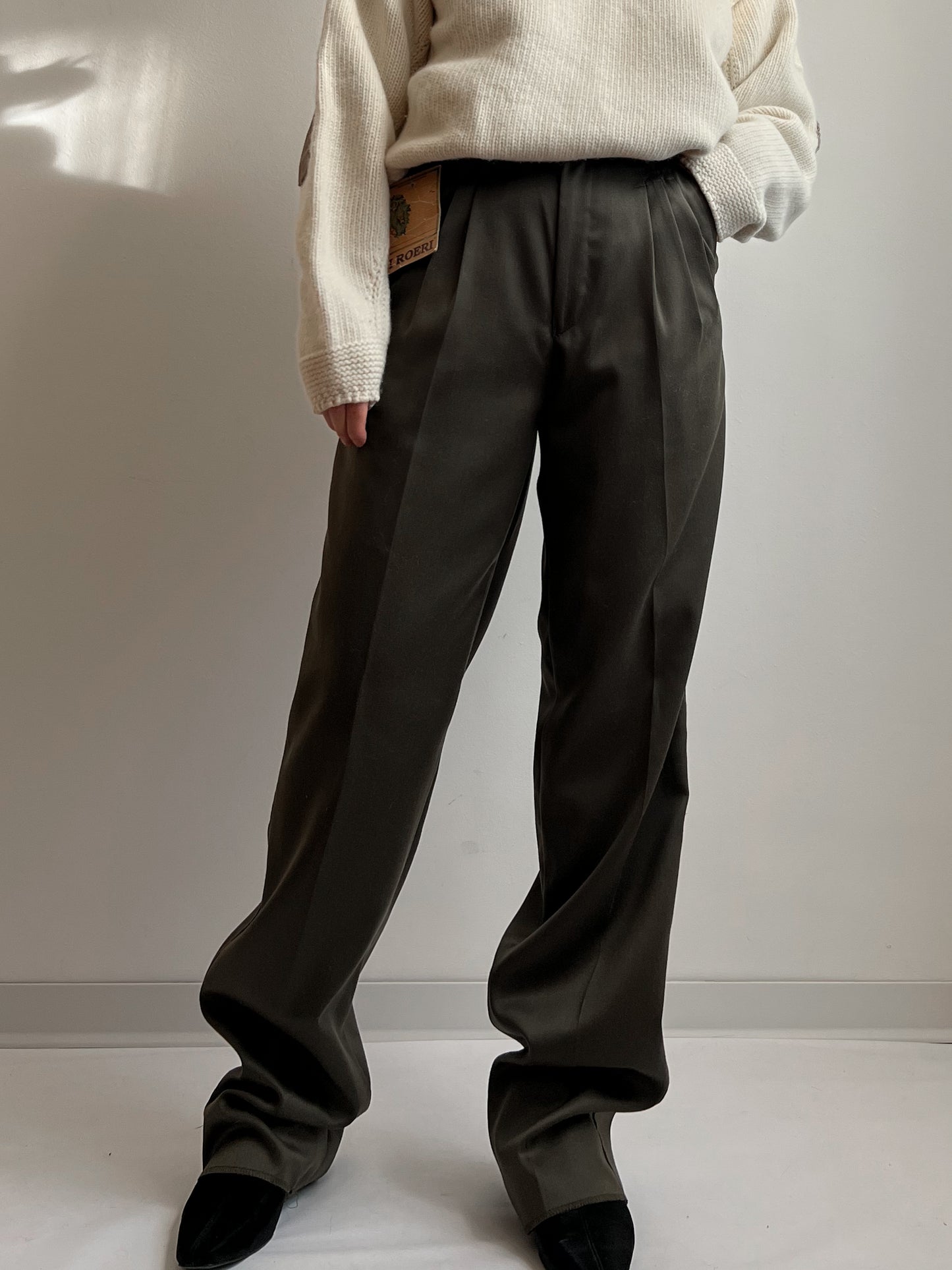 Tailored pleated olive pants