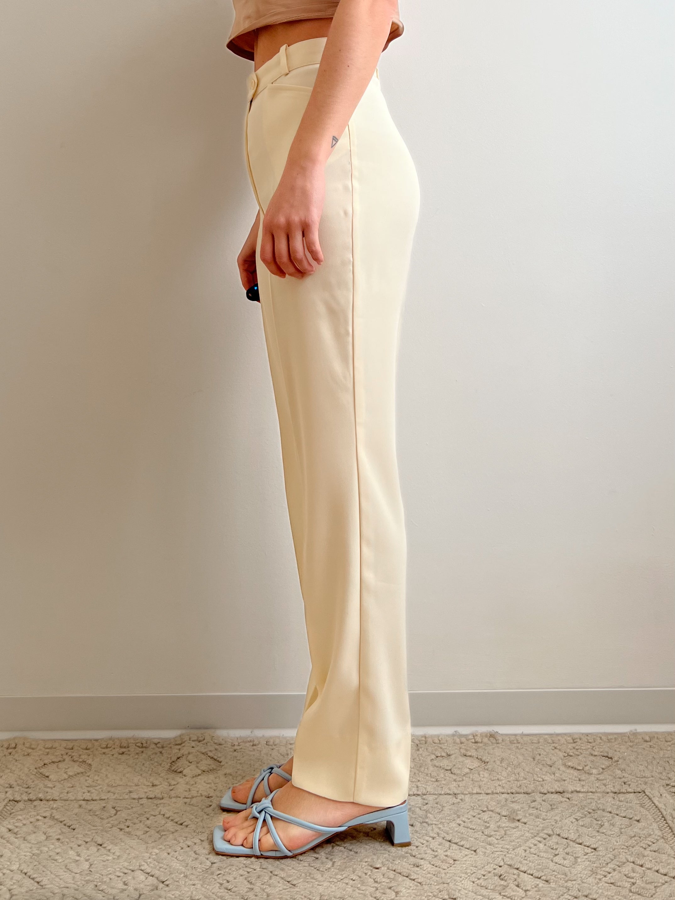 Completo color crema