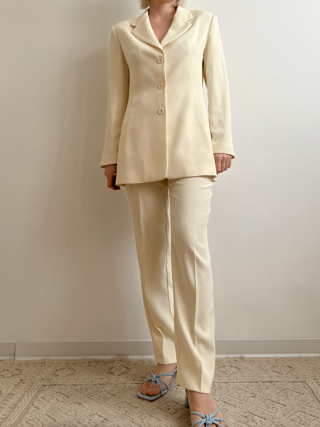 Completo color crema